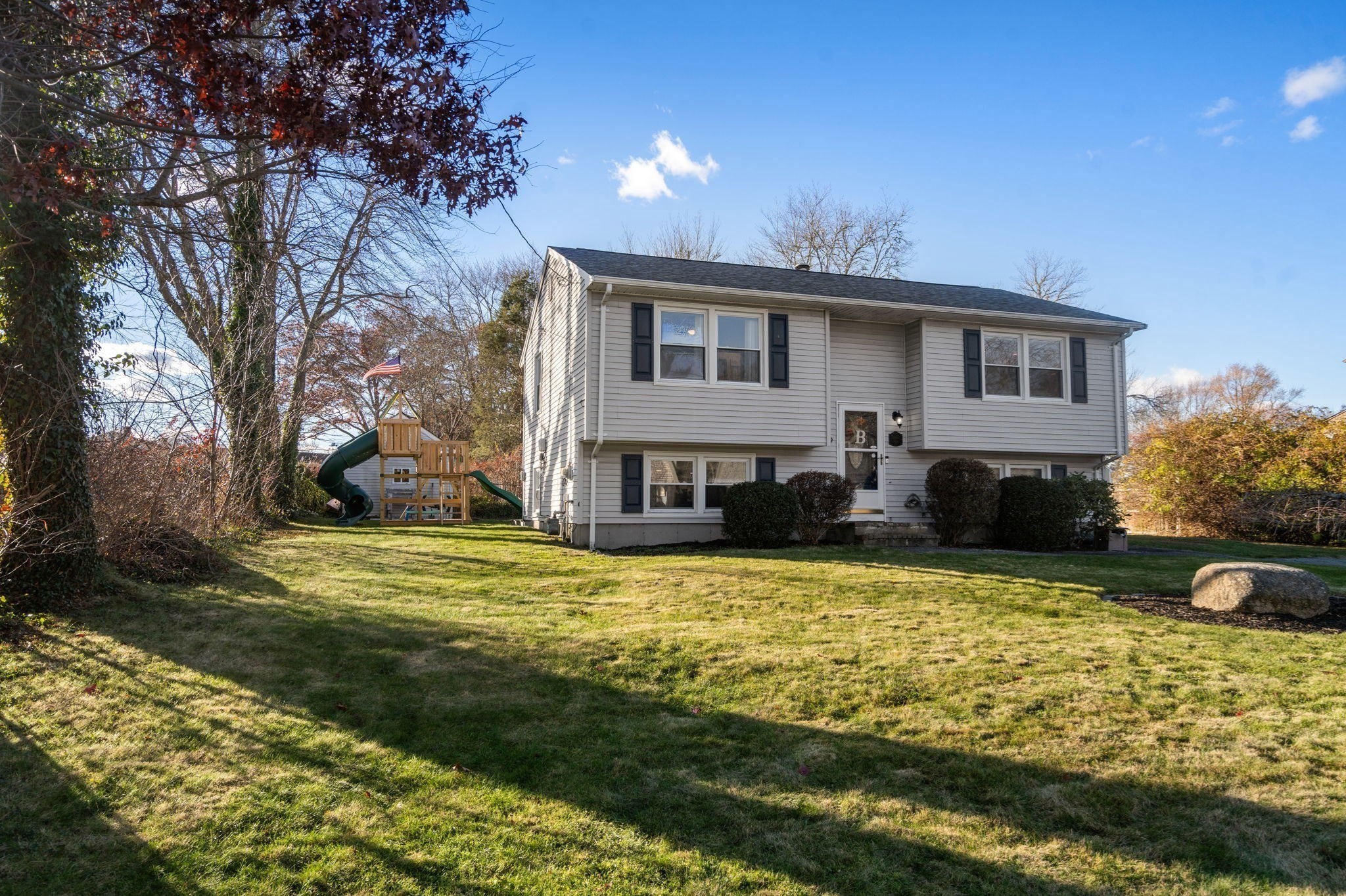319 Northwest St, Acushnet, MA 02743