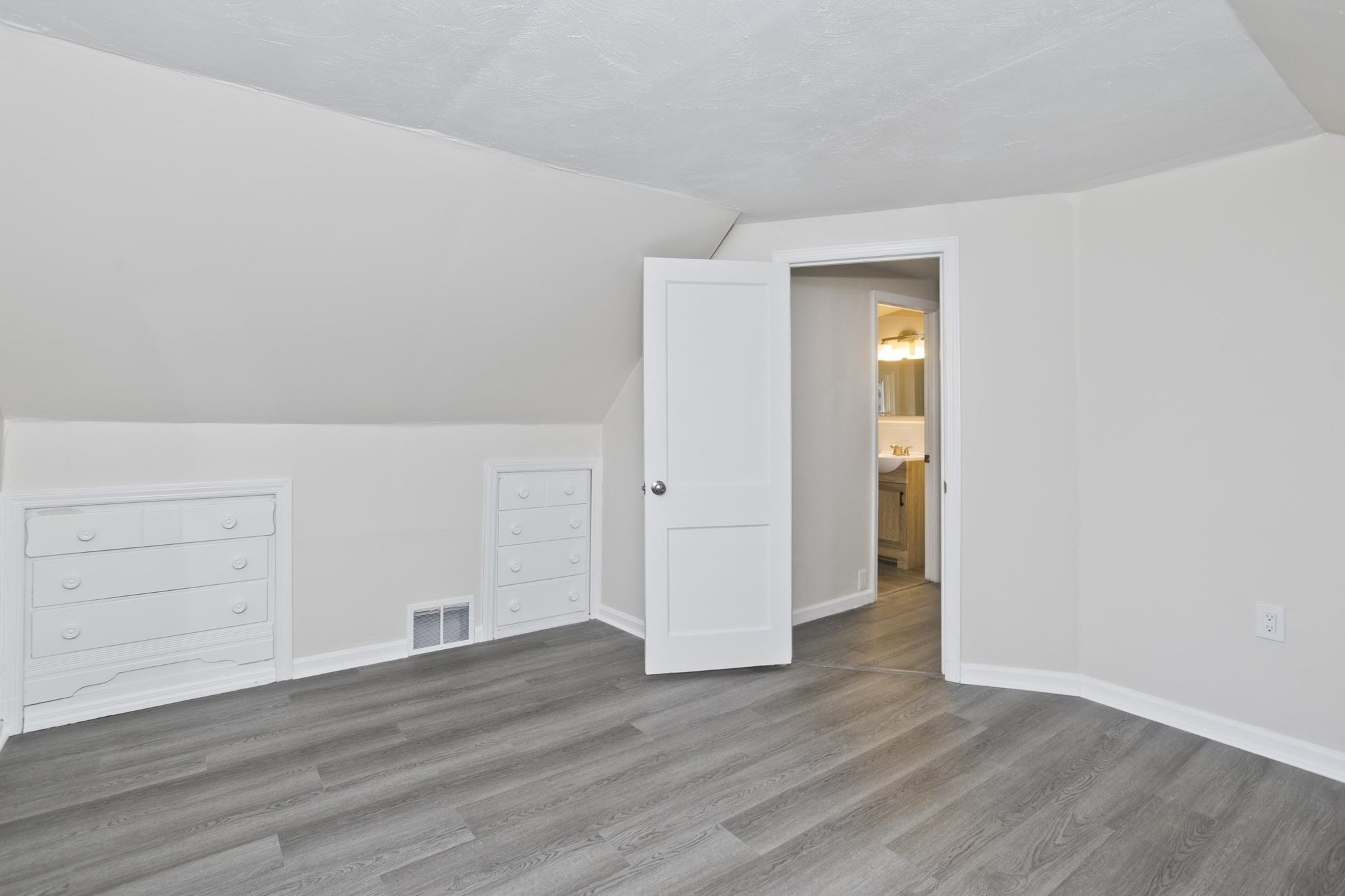 99 Massreco St, Springfield, MA 01109 - Image 23