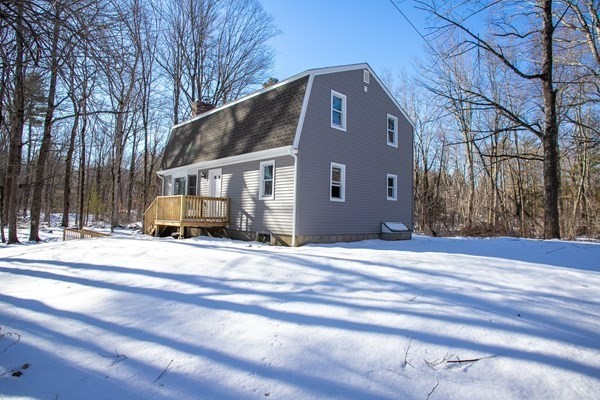 10 Boynton St, Pepperell, MA 01463