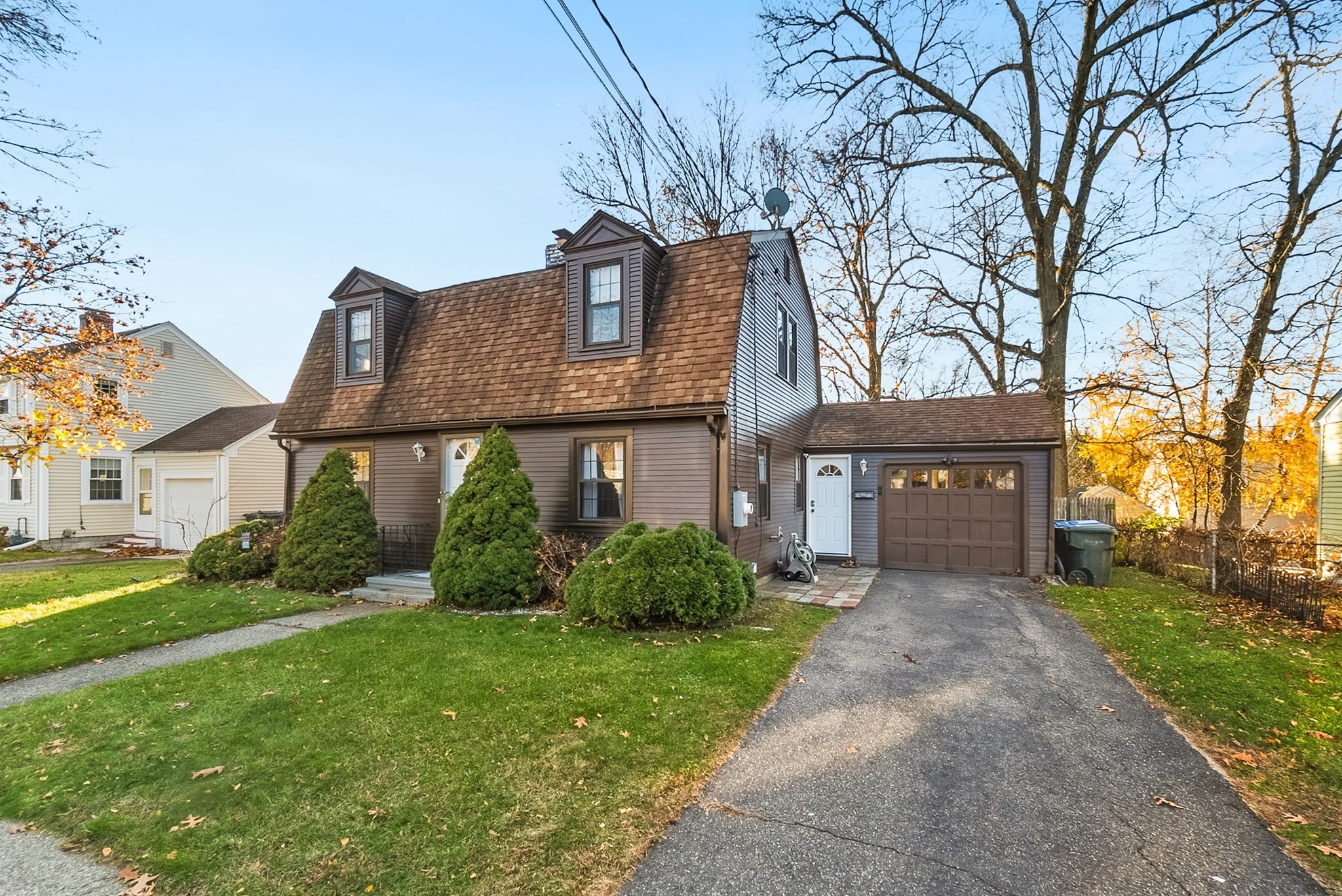 74 Oregon St, Springfield, MA 01118