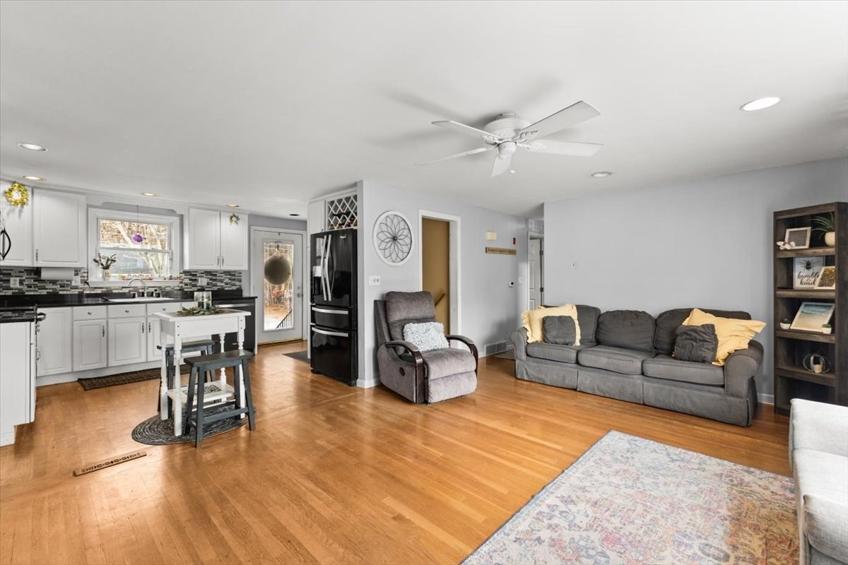 196 Donald Tennant Cir, North Attleboro, MA 02760 - Image 8