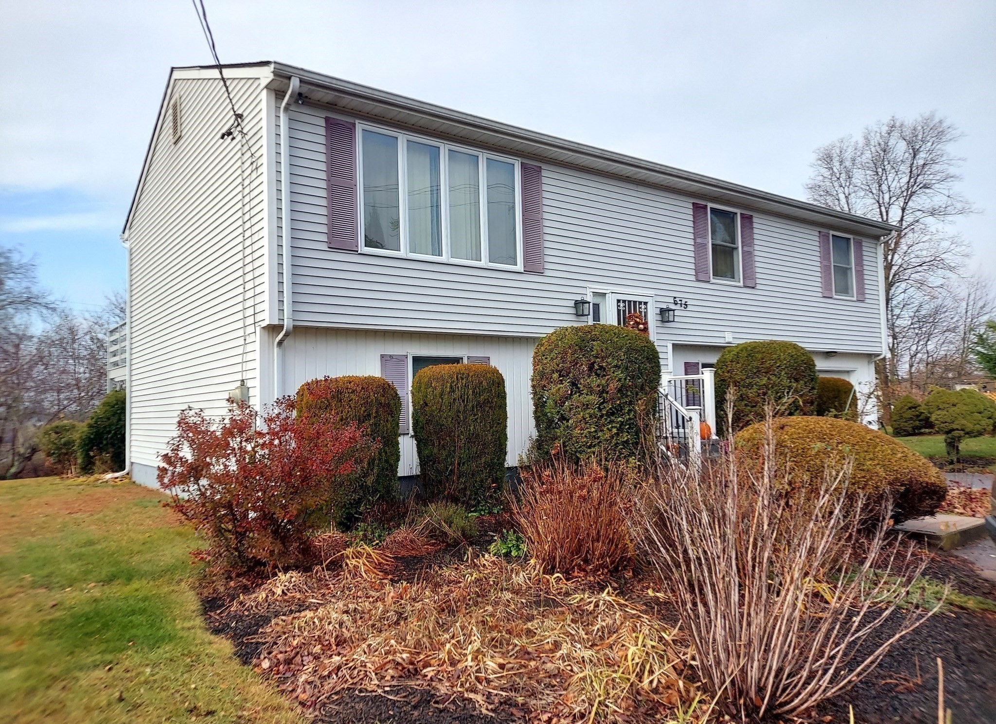 675 Lees River Ave, Somerset, MA 02725