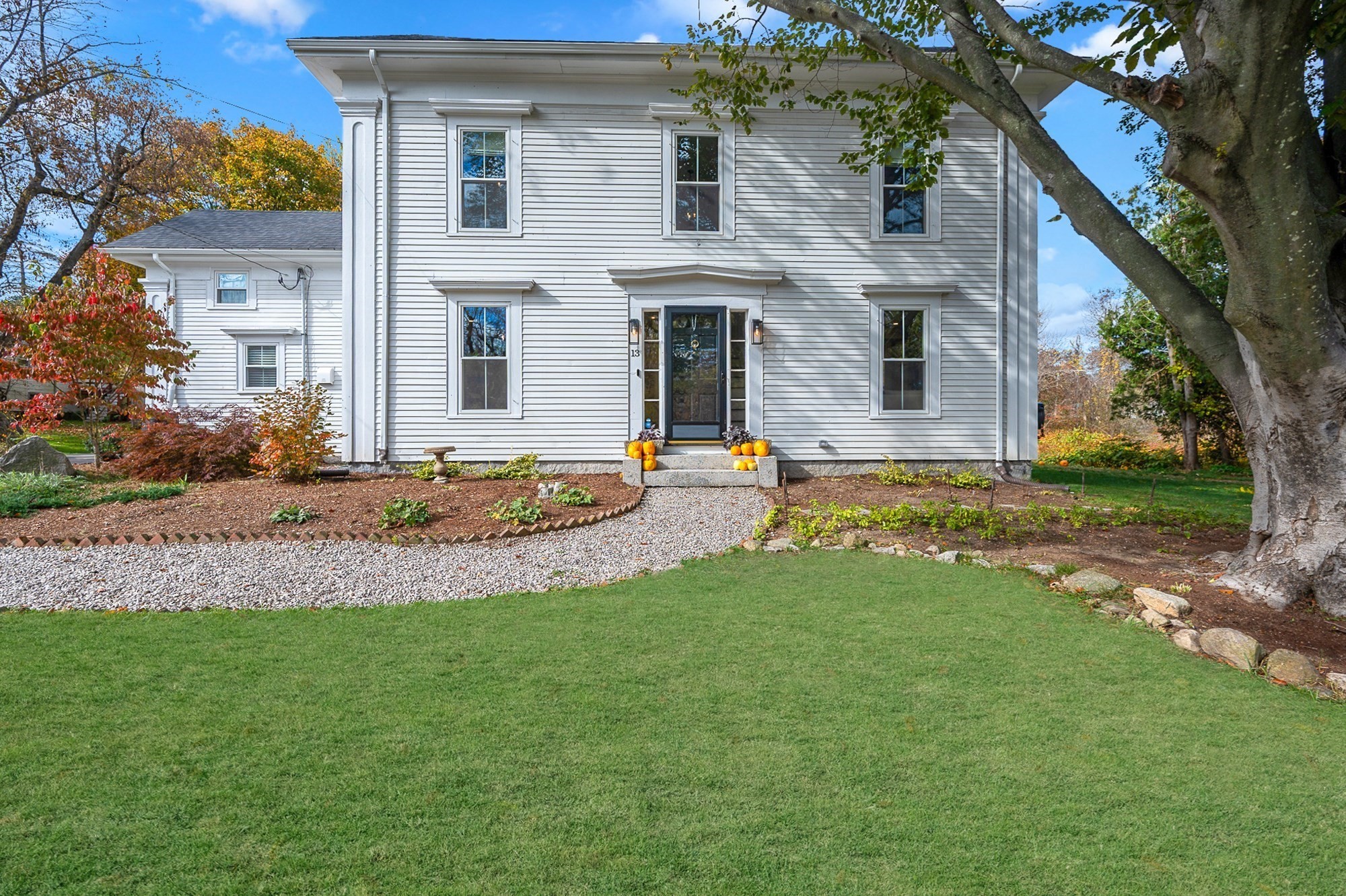 13 Blackstone St, Mendon, MA 01756