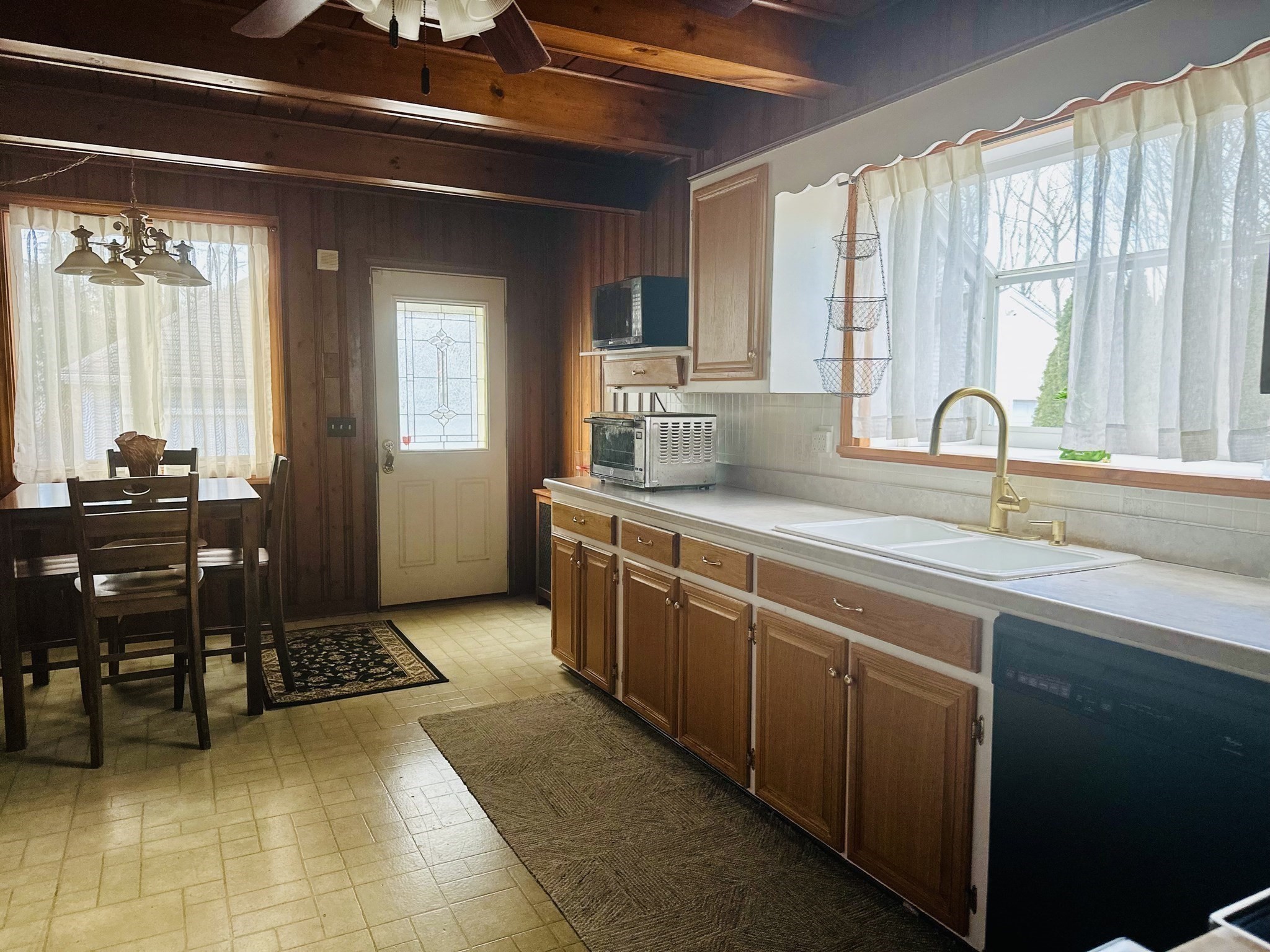 40 Peekskill Ave, Springfield, MA 01129 - Image 2