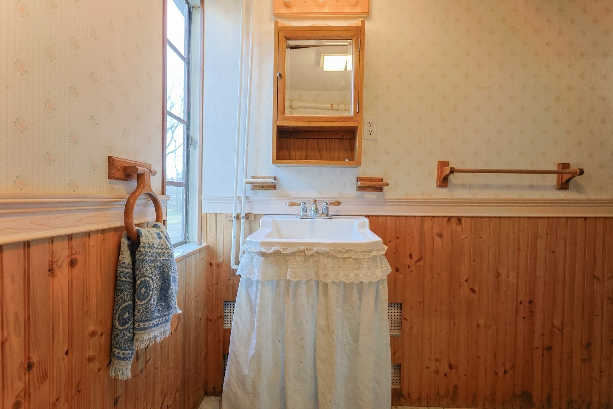 127 Glenview St, Upton, MA 01568 - Image 31