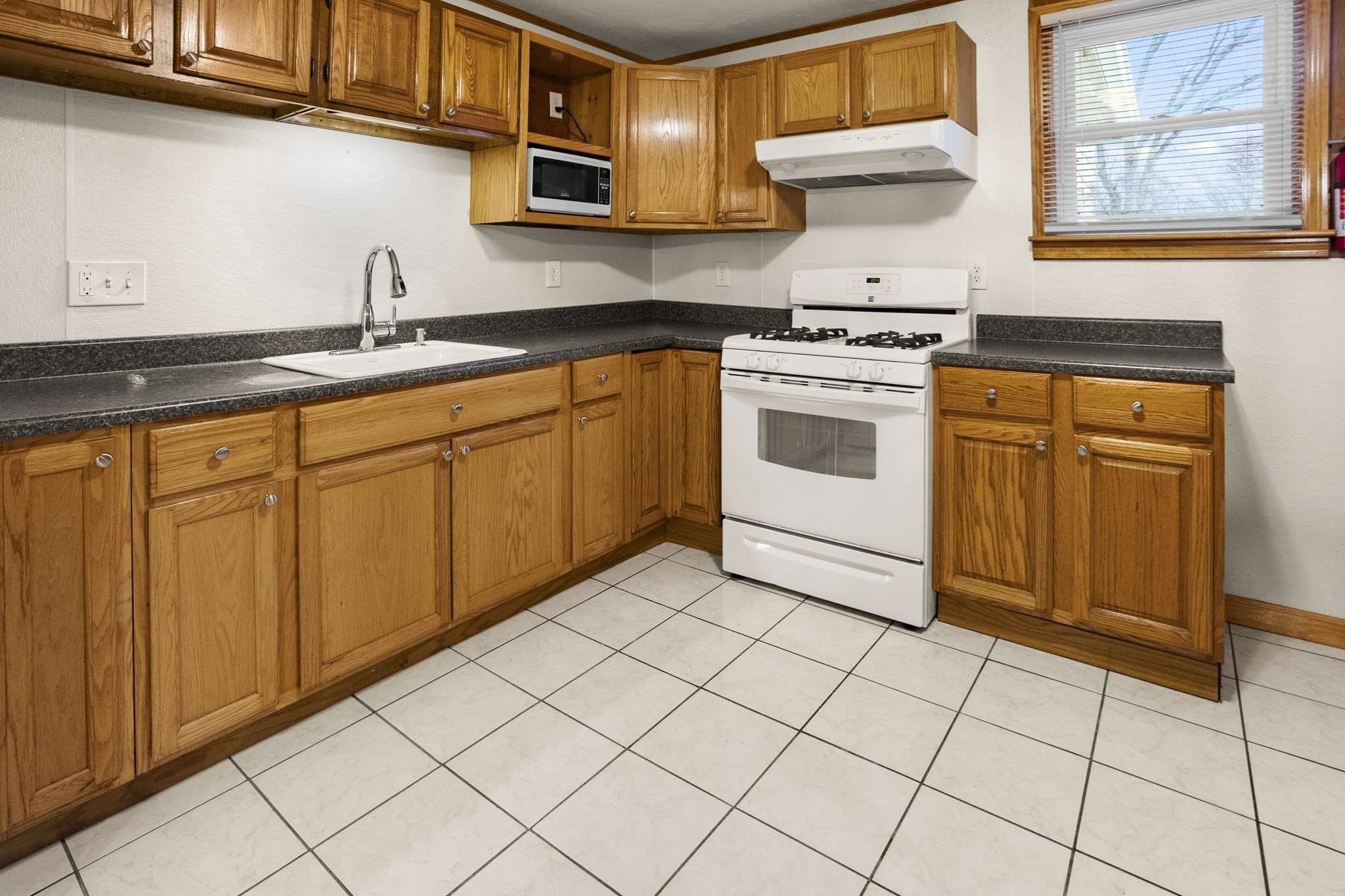 45 Kinglet Dr, Shrewsbury, MA 01545 - Image 4