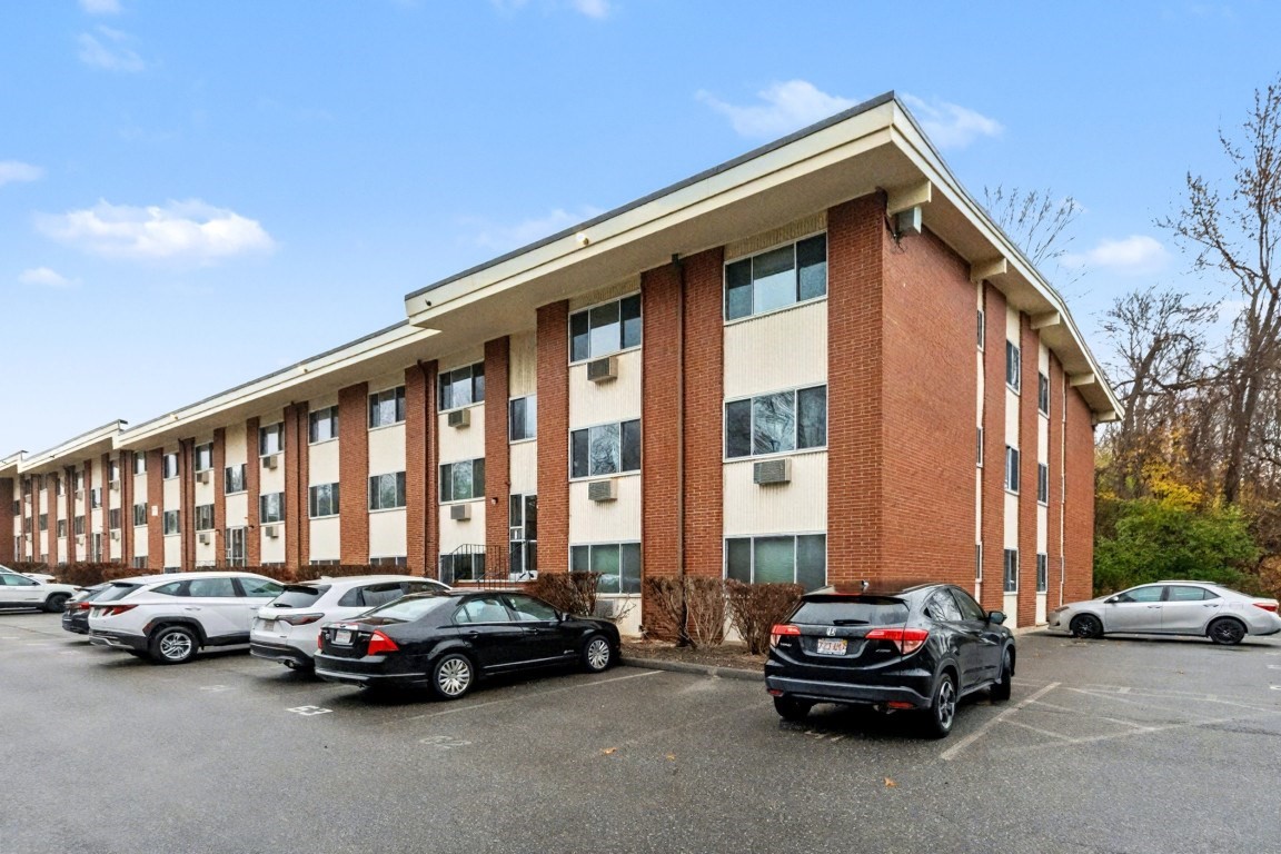 74 Beach St Unit 6-12, Woburn, MA 01801