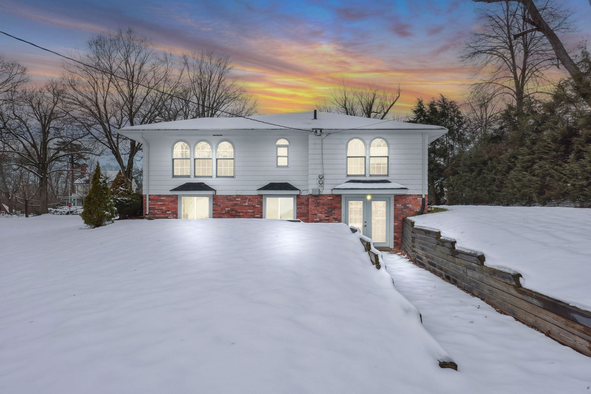 24 Cunningham St, Springfield, MA 01107 - Image 2