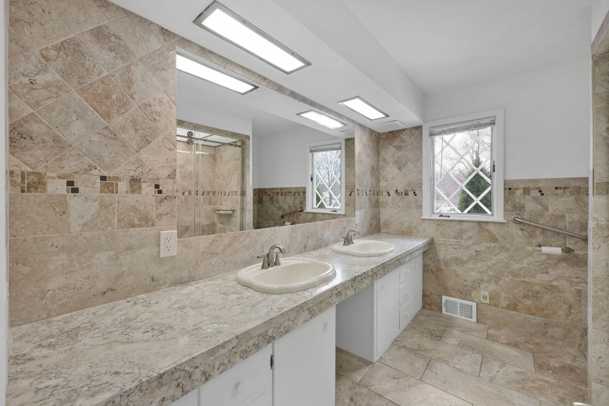 24 Cunningham St, Springfield, MA 01107 - Image 31