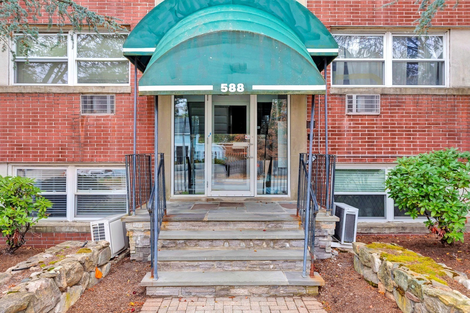 588 Main St Unit 3C, Stoneham, MA 02180 - Image 2