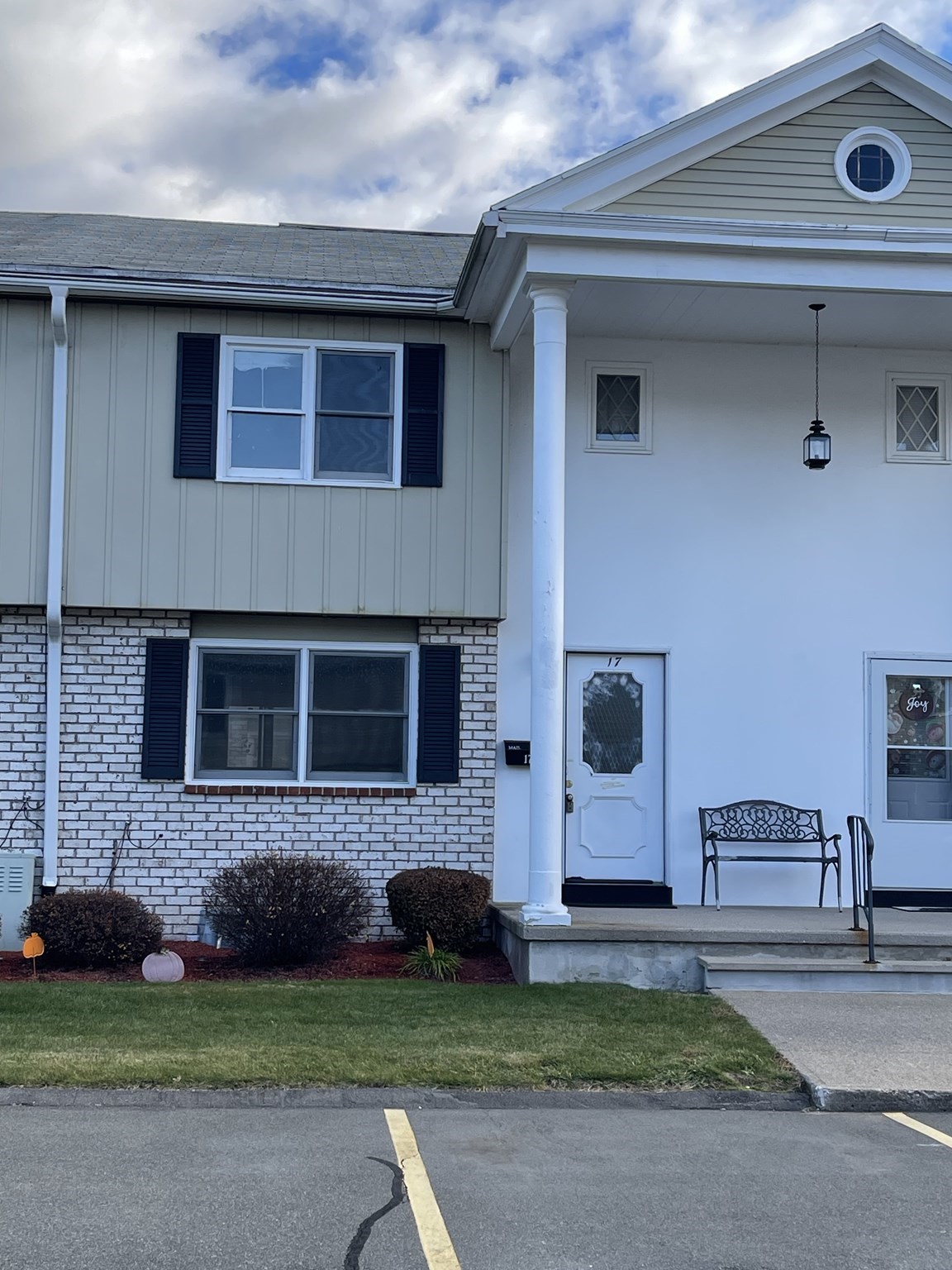 17 Yorktown Cir Unit 17, Chicopee, MA 01020 - Image 1