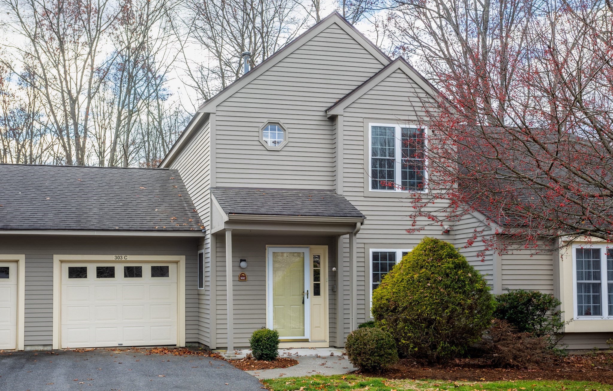 303 Ridgefield Cir Unit C, Clinton, MA 01510 - Image 1