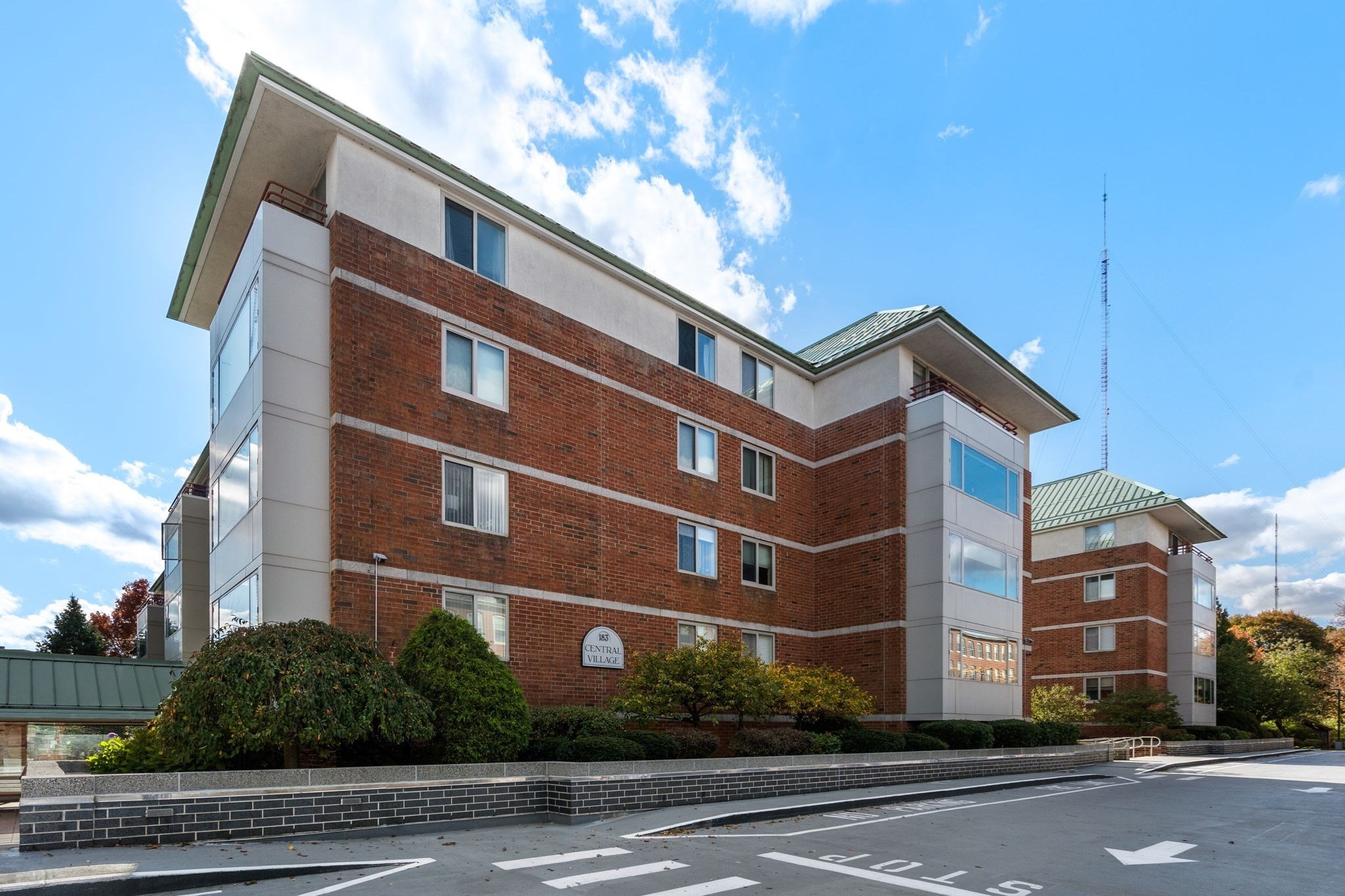 183 Oak St Unit 404, Newton, MA 02464 - Image 1