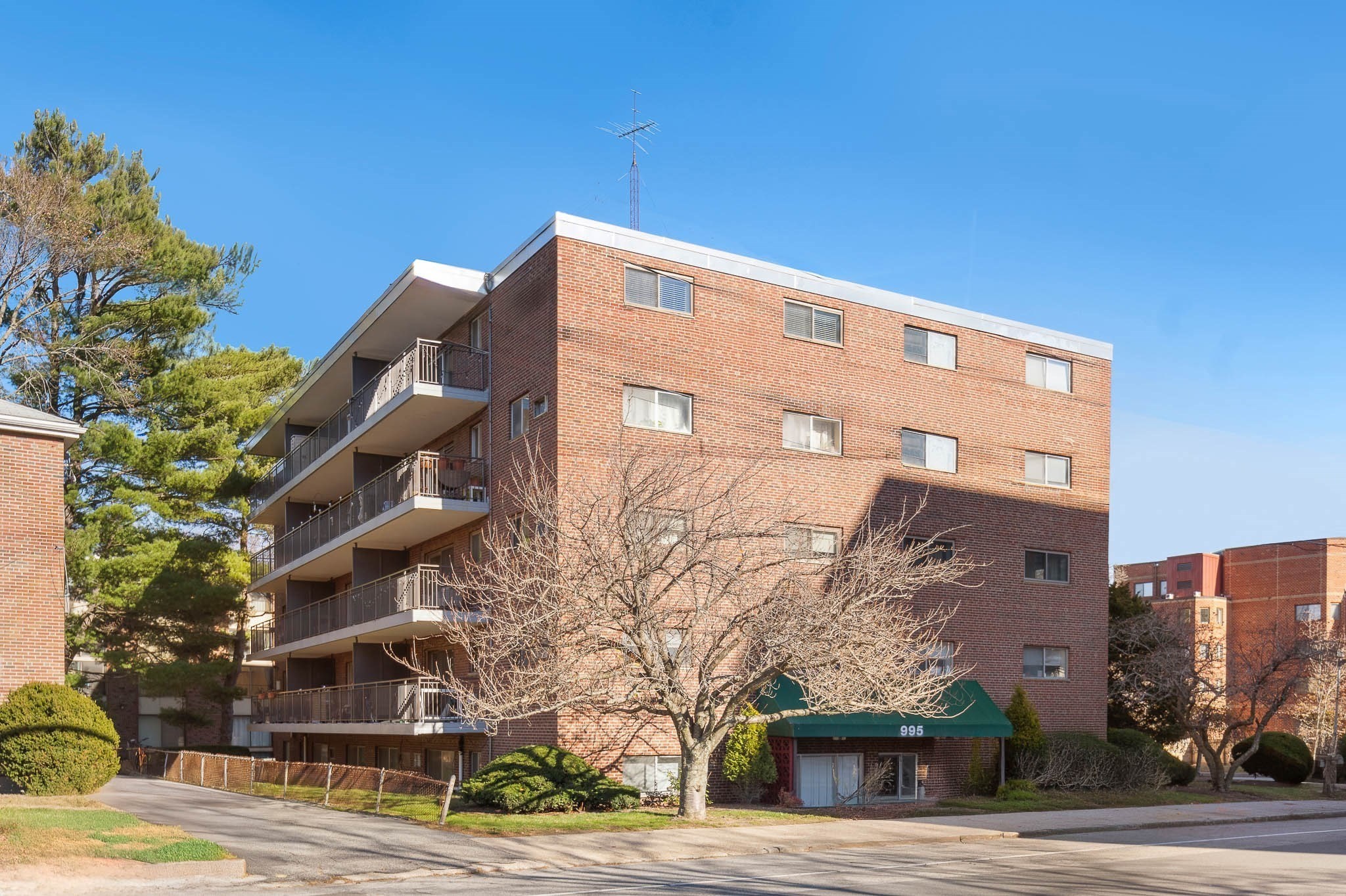 995 Massachusetts Avenue Unit 404, Arlington, MA 02476 - Image 3