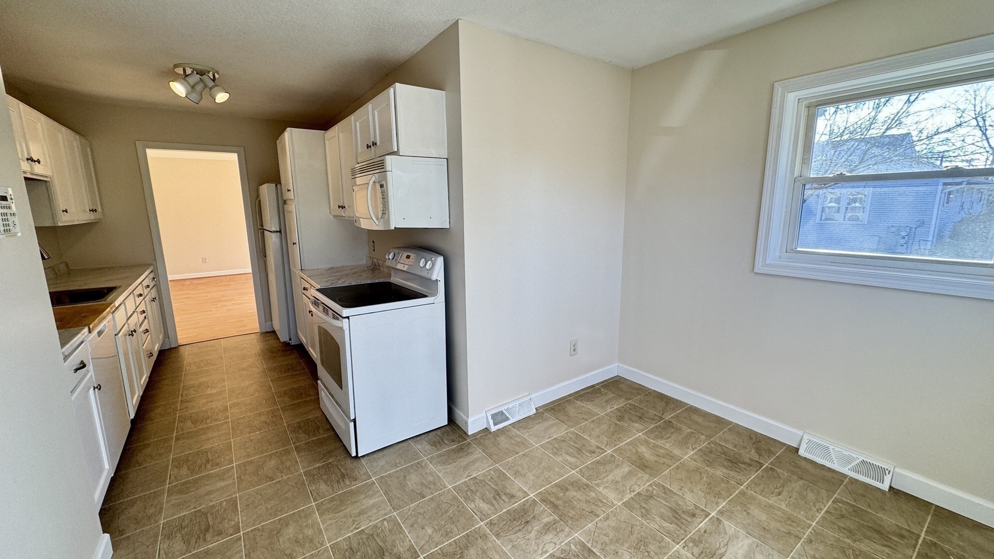 16 Collins St Unit 16, Chicopee, MA 01022 - Image 11