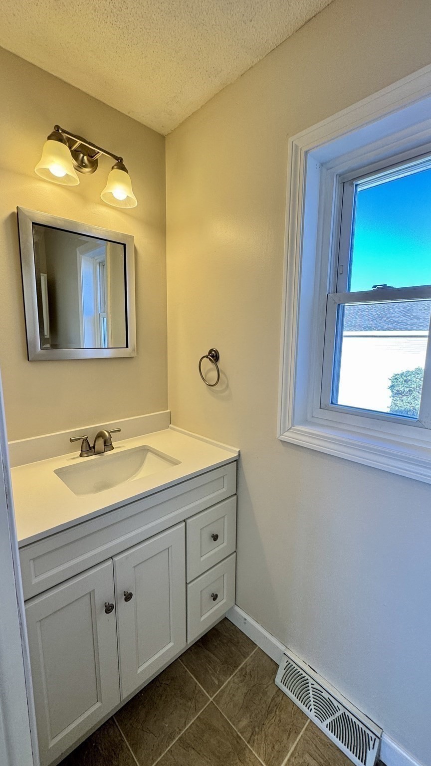 16 Collins St Unit 16, Chicopee, MA 01022 - Image 23