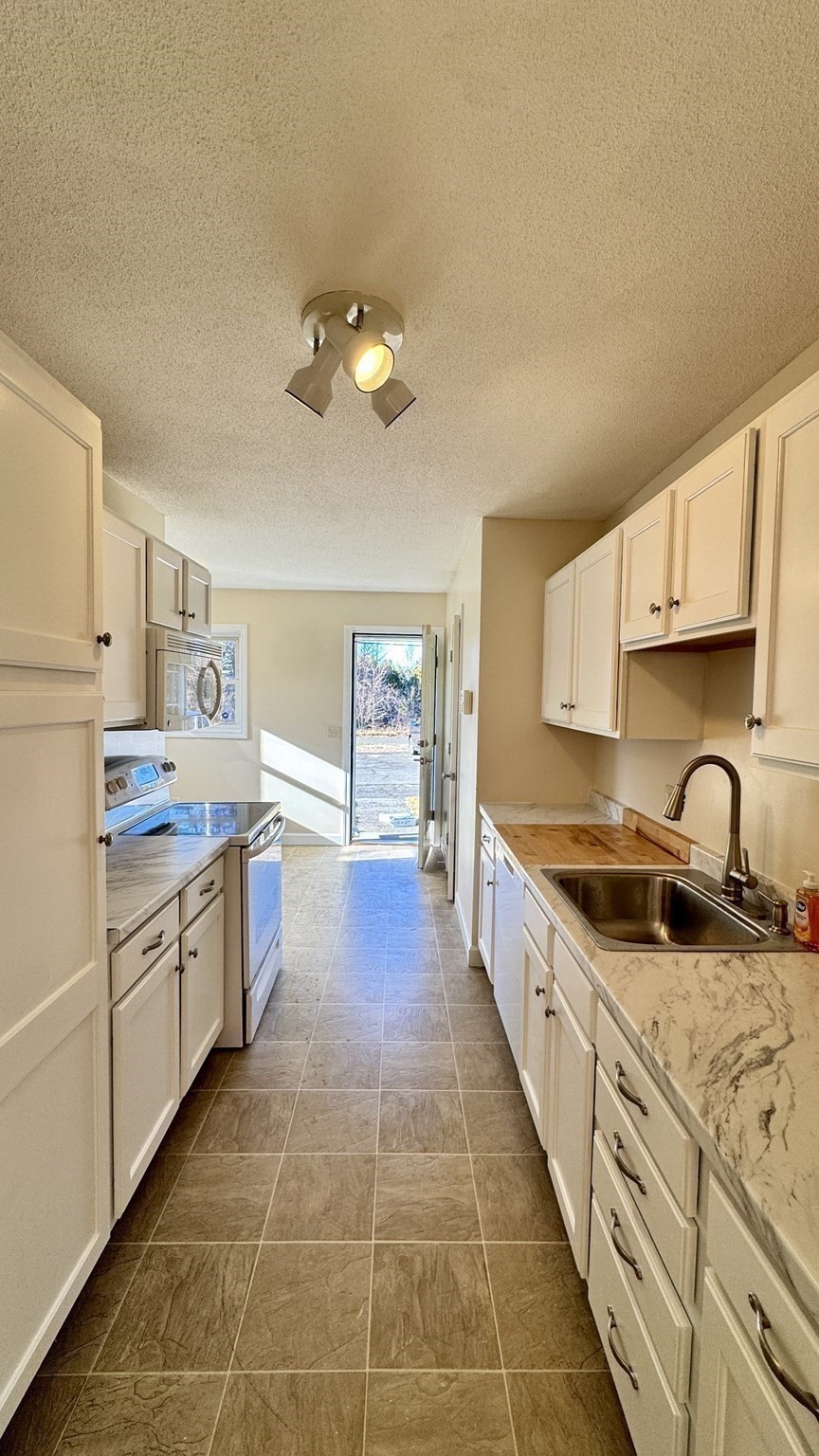 16 Collins St Unit 16, Chicopee, MA 01022 - Image 7