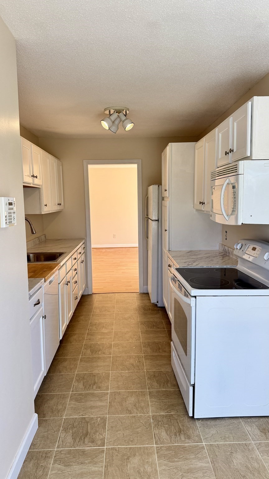 16 Collins St Unit 16, Chicopee, MA 01022 - Image 8