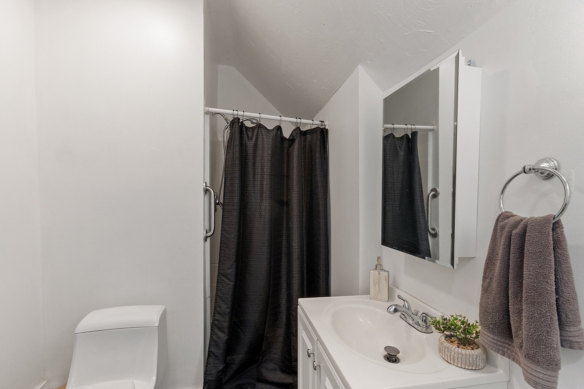 32 Birch Street, Fitchburg, MA 01420 - Image 25