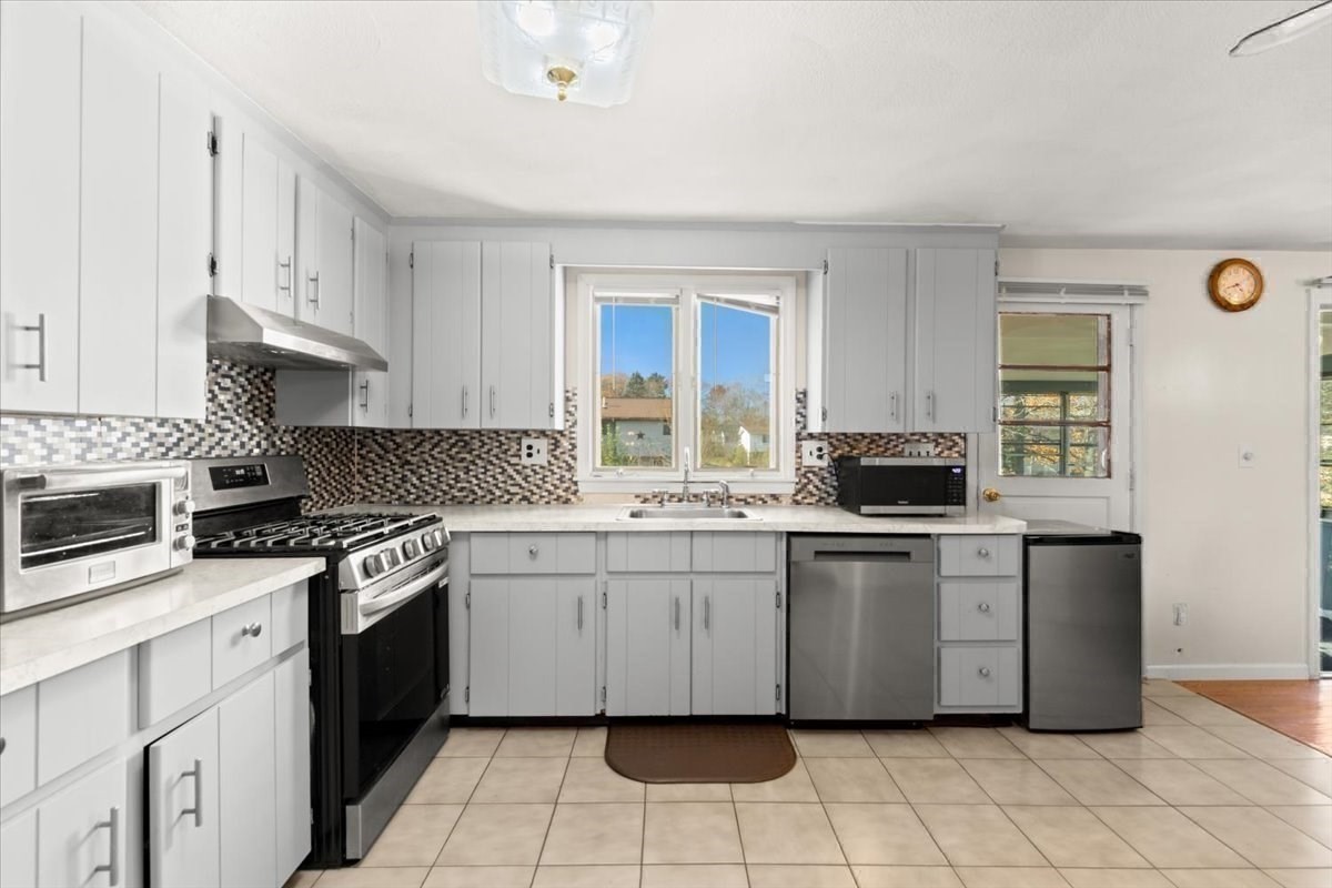 30 Hemlock Ter, Randolph, MA 02368 - Image 8