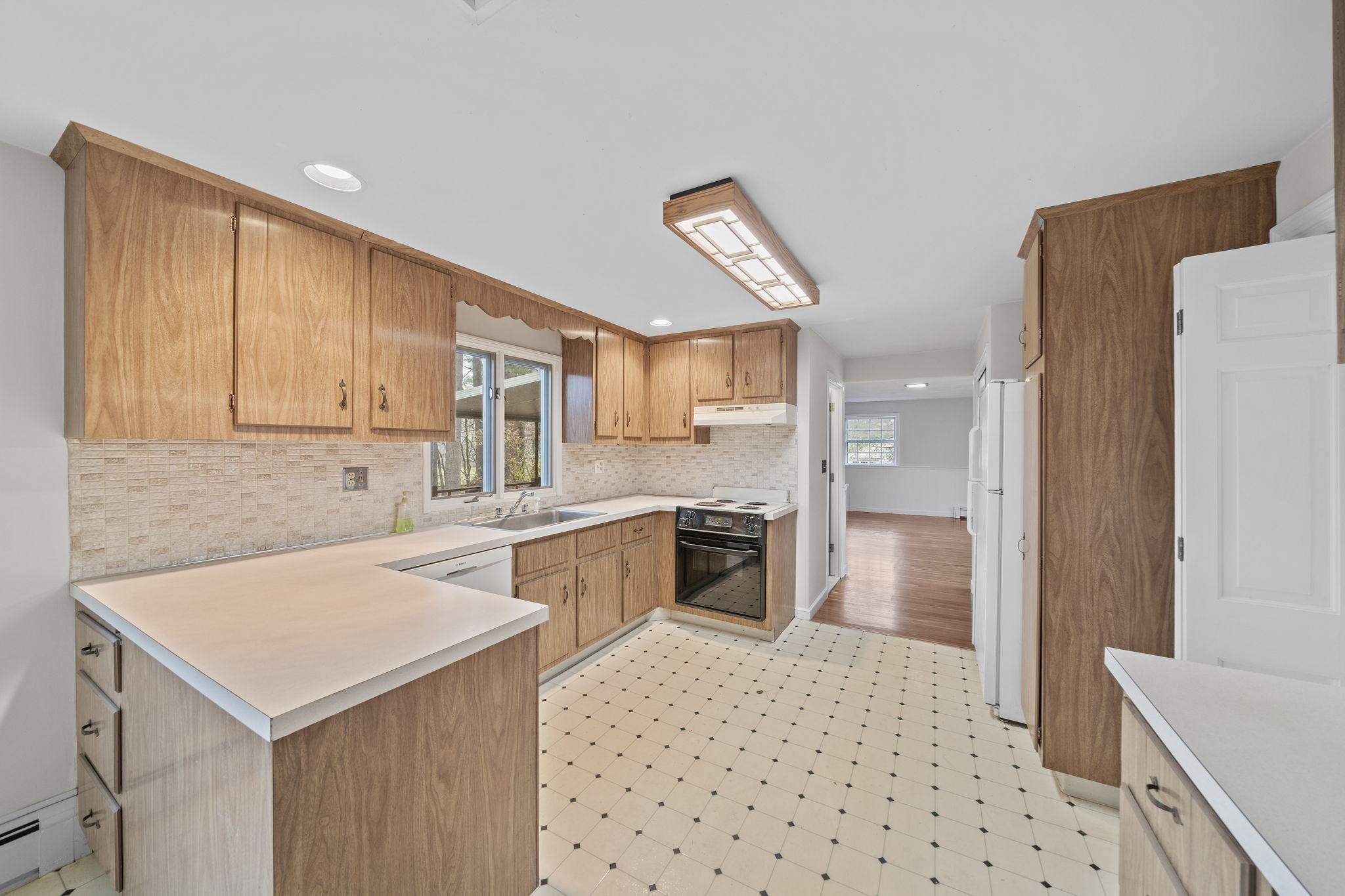 7 Surrey Ln, Canton, MA 02021 - Image 5