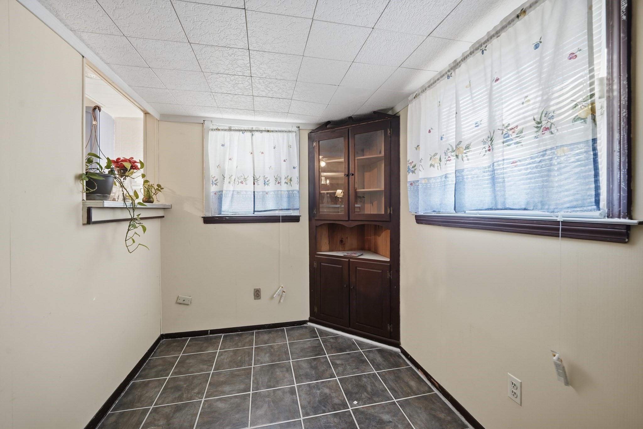 744 Bradley Rd, Springfield, MA 01109 - Image 8