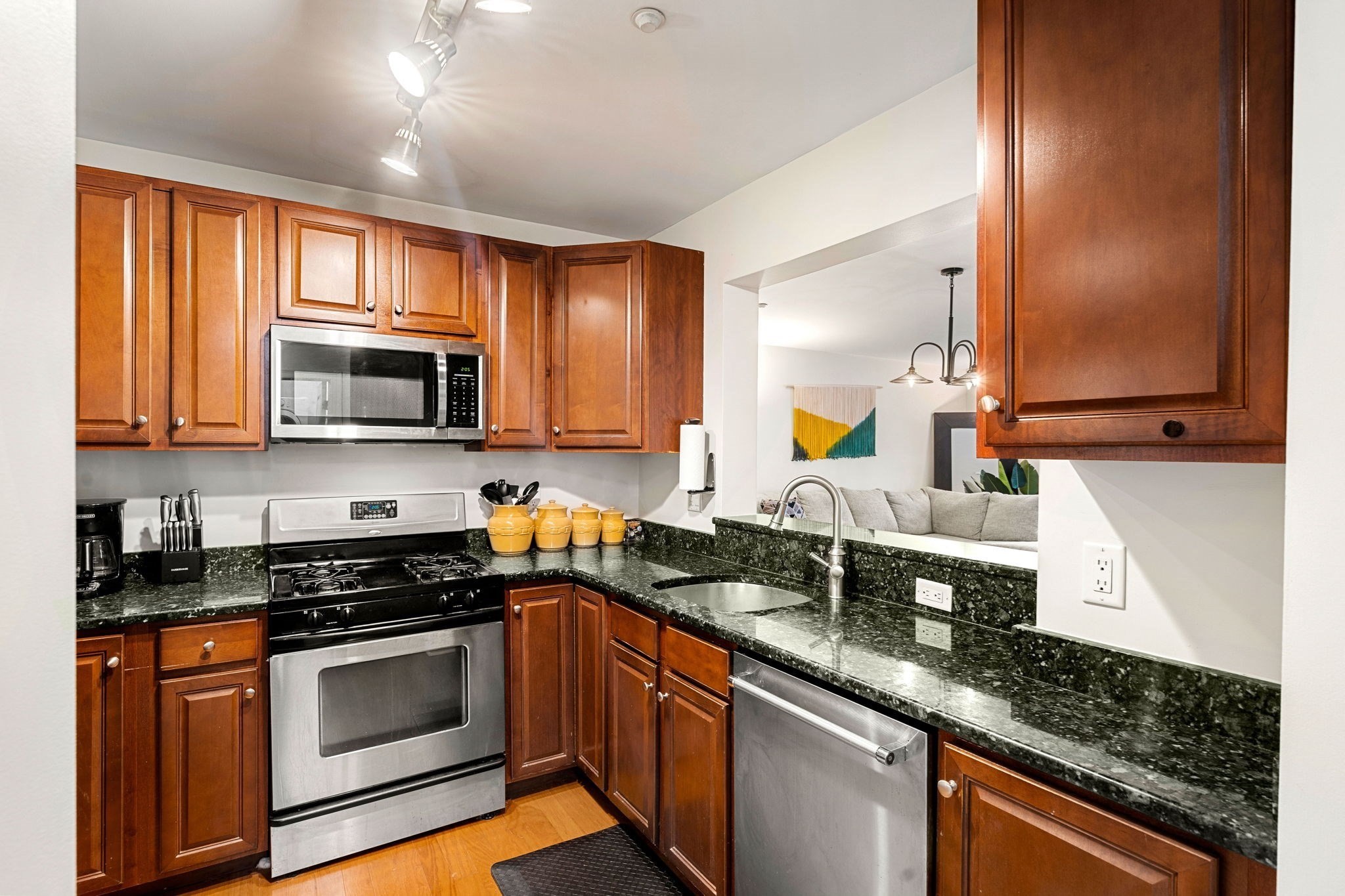 11 Cheriton Rd Unit 102, West Roxbury, Boston, MA 02132 - Image 9