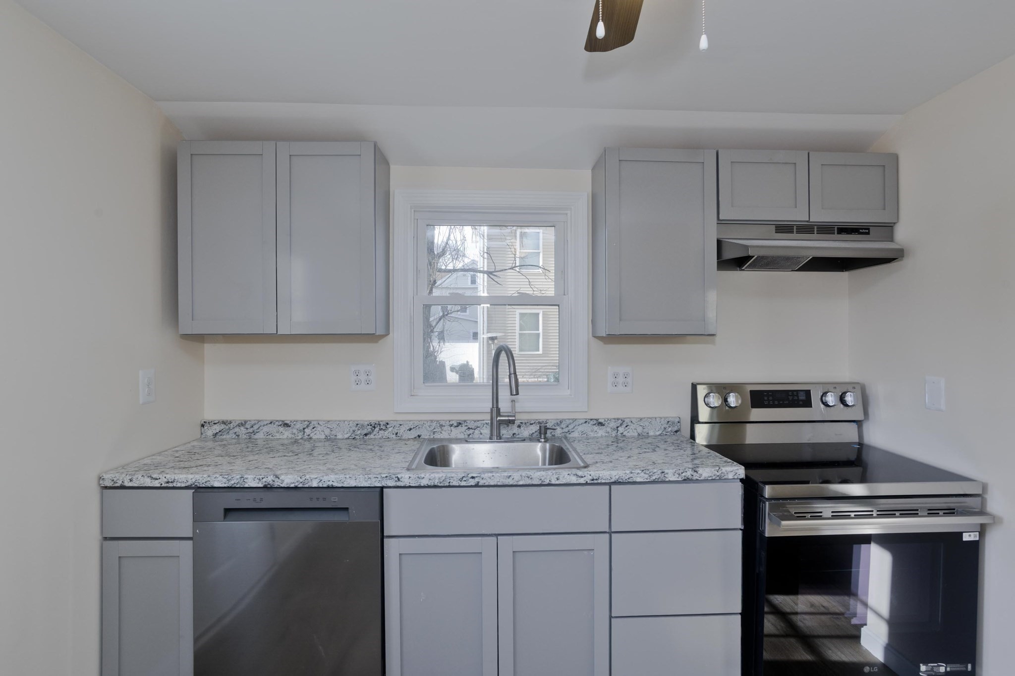 19 Quincy St, Springfield, MA 01109 - Image 9