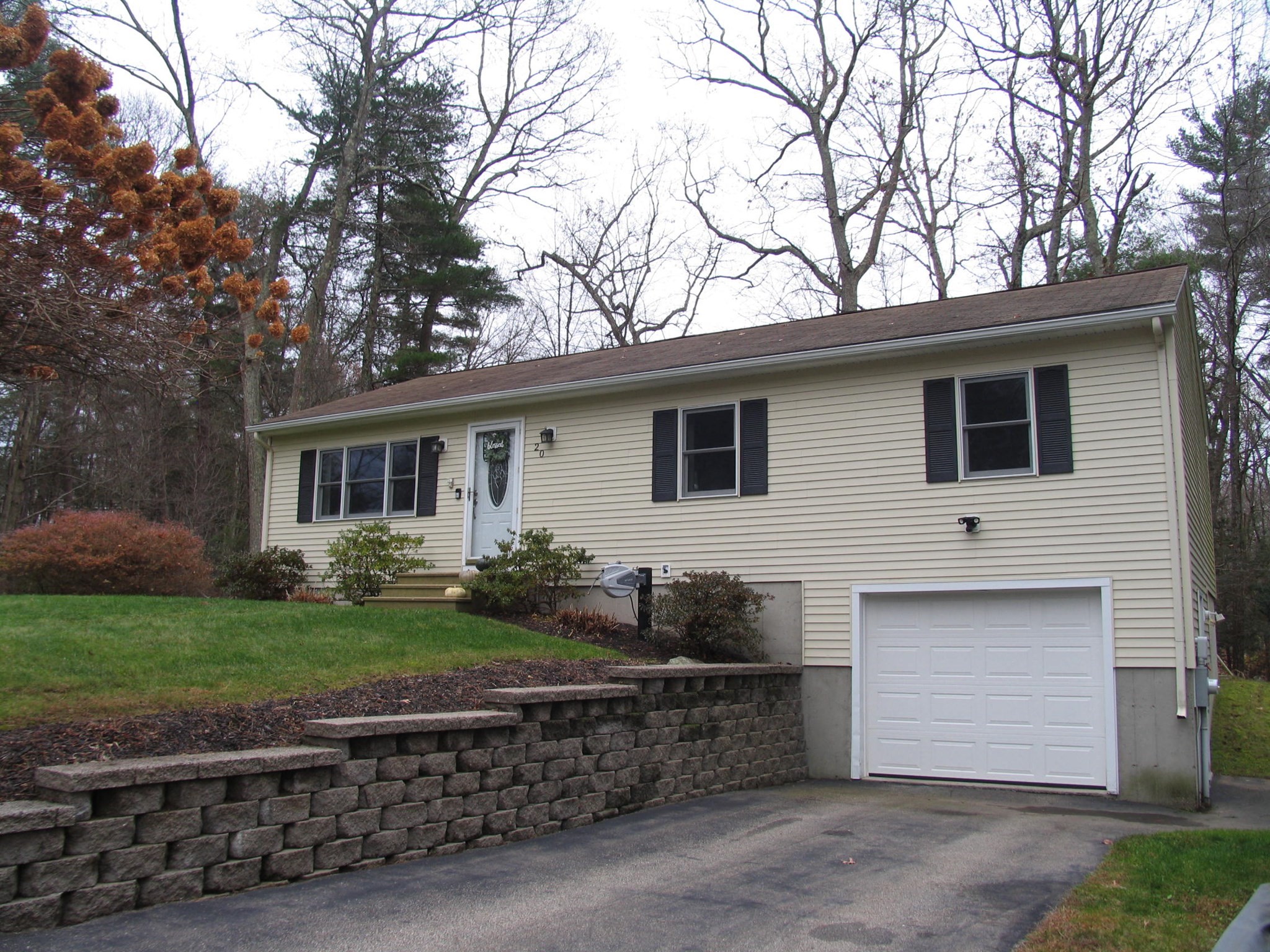 20 Drury Ln, Oxford, MA 01540 - Image 1