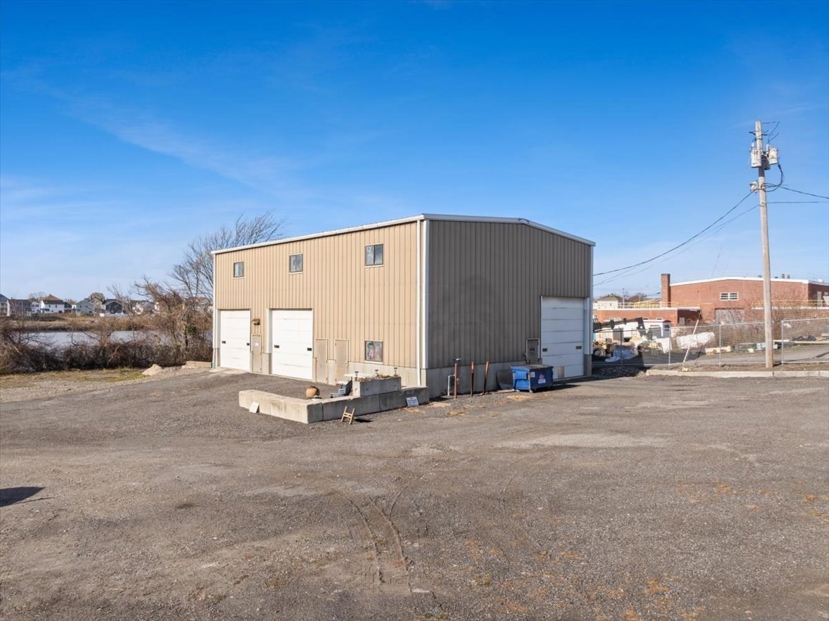 593 Montaup St, Fall River, MA 02724 - Image 11