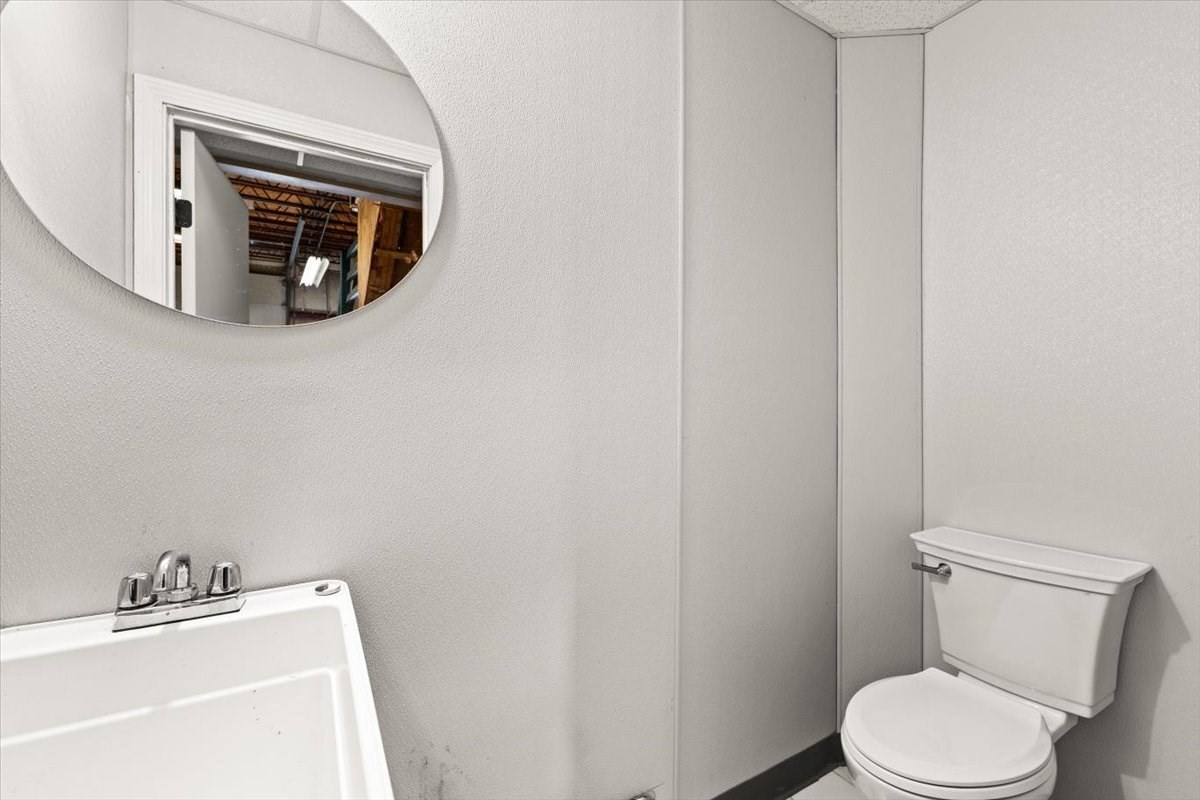 593 Montaup St, Fall River, MA 02724 - Image 17