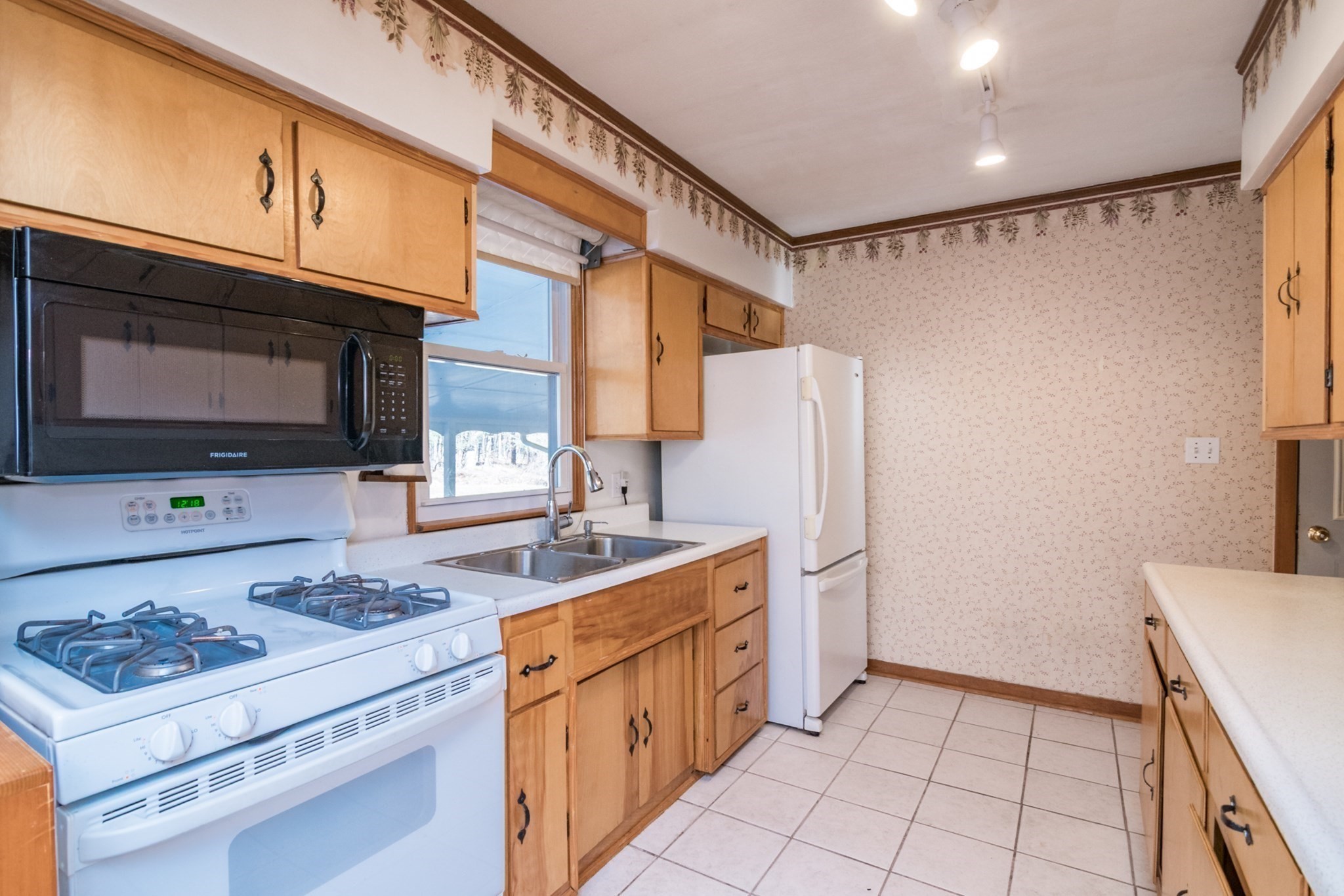 27 Lunt Dr, Greenfield, MA 01301 - Image 12