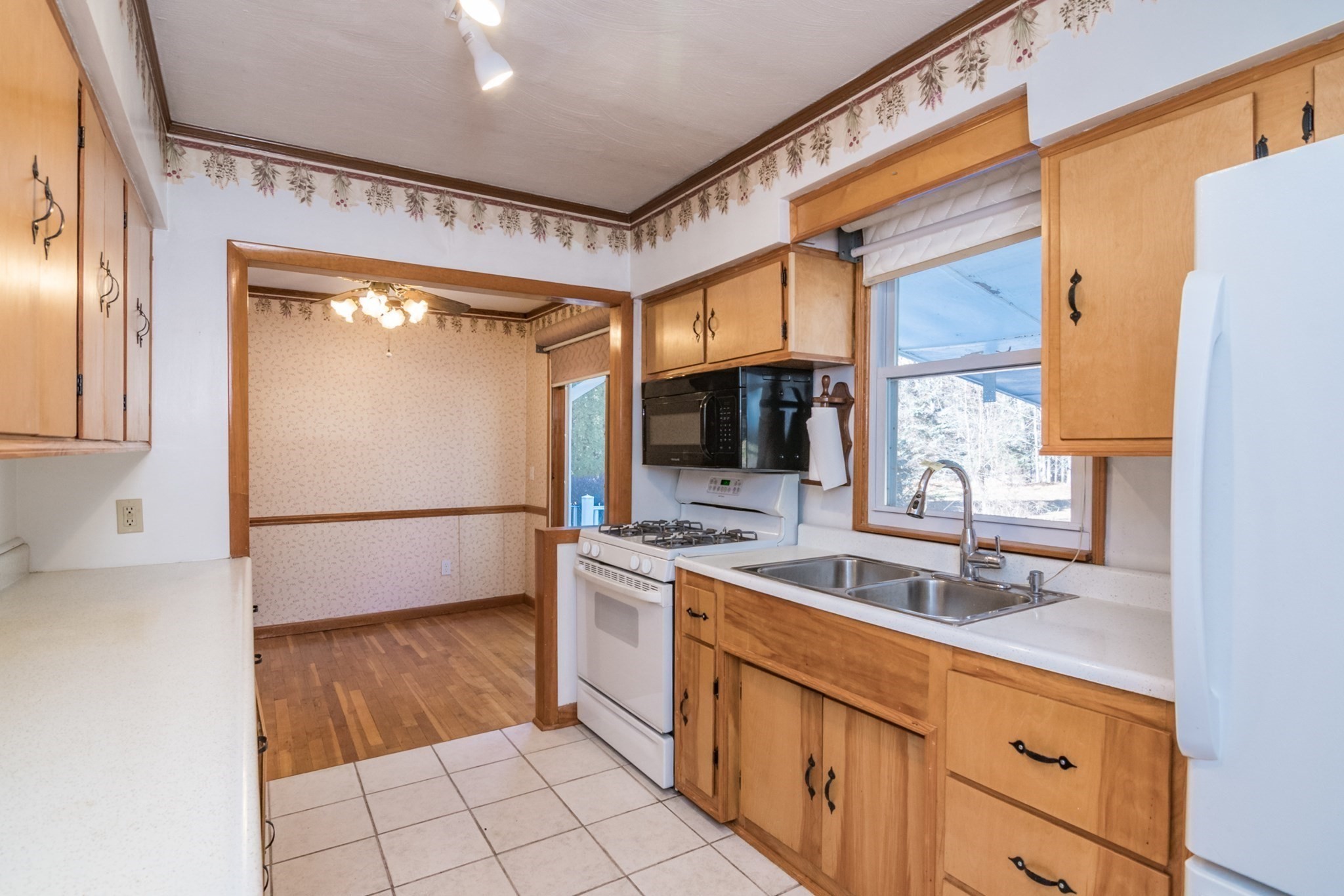 27 Lunt Dr, Greenfield, MA 01301 - Image 10