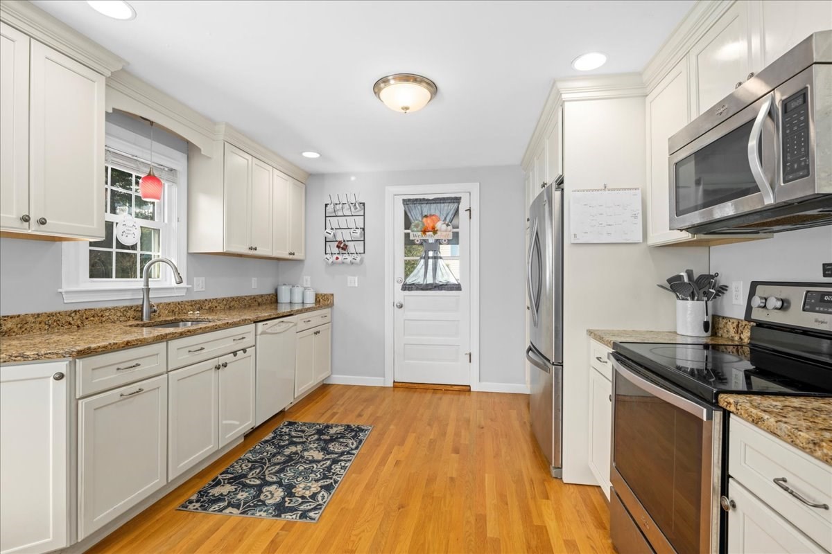 22 Lesley Ave, Auburn, MA 01501 - Image 5