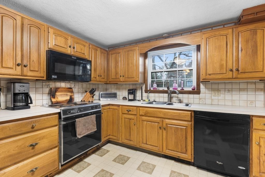 95 Bellflower Rd, Billerica, MA 01821 - Image 3