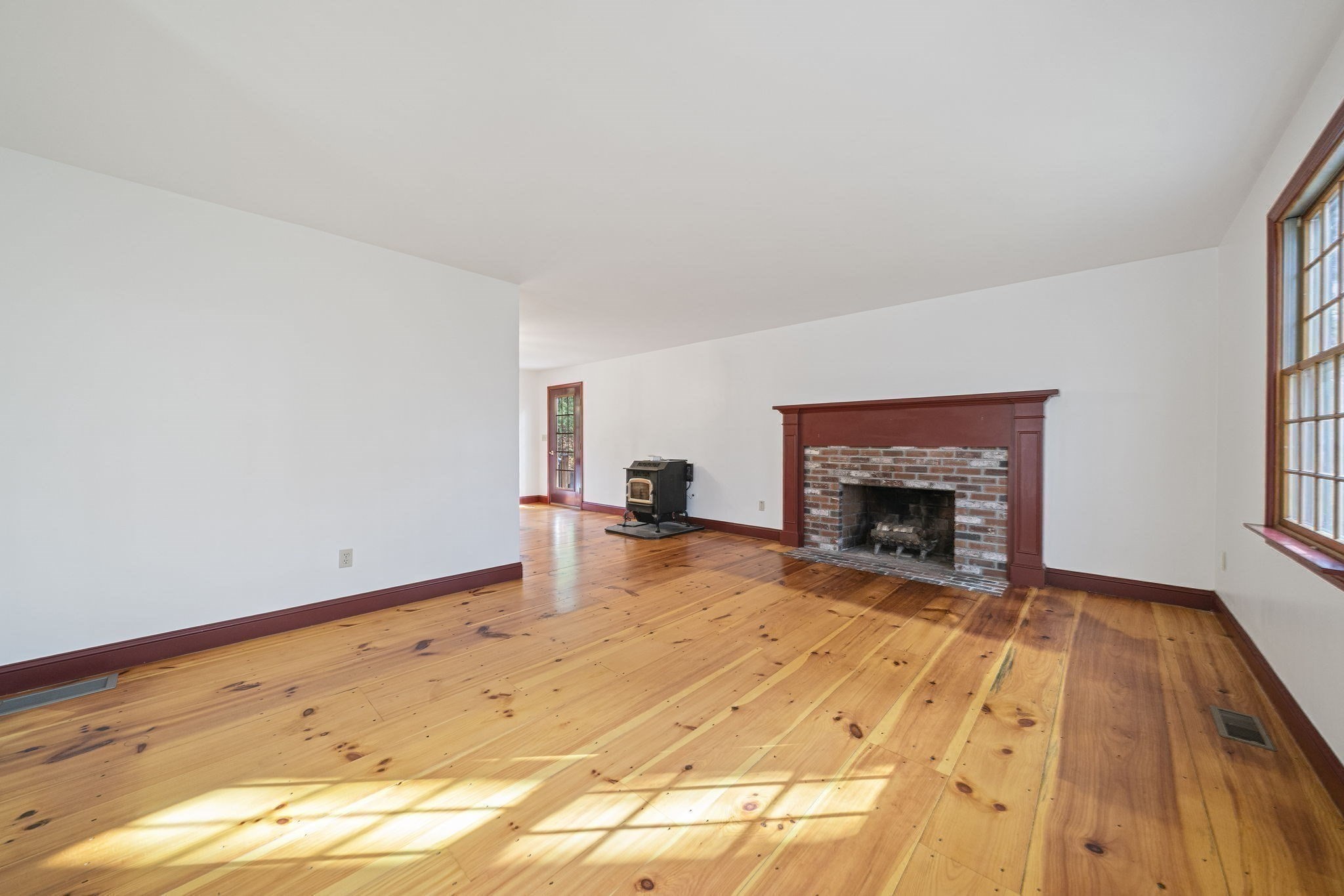 107 Henry St, Uxbridge, MA 01569 - Image 17