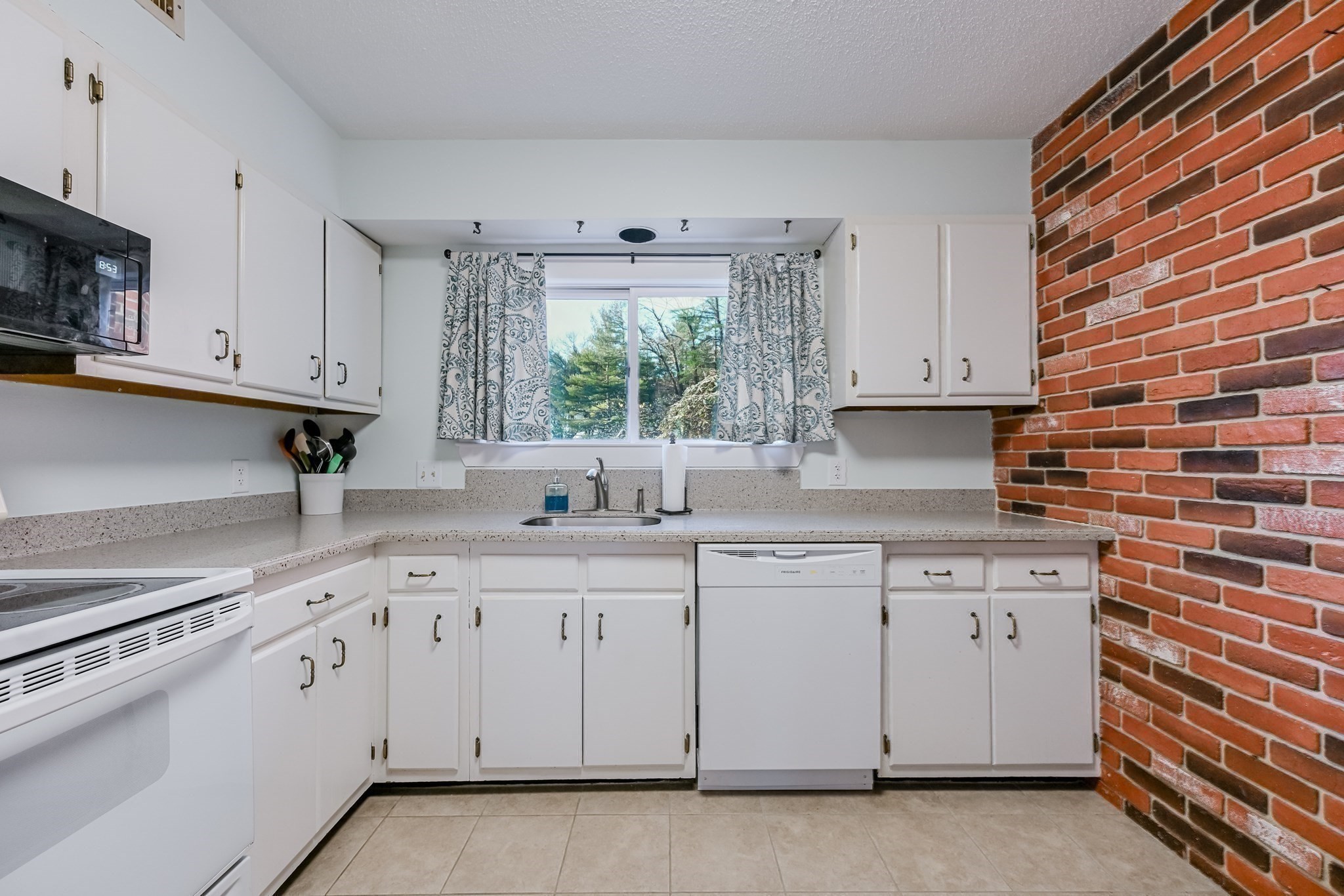 31 Highwood Dr Unit 31, Franklin, MA 02038 - Image 8