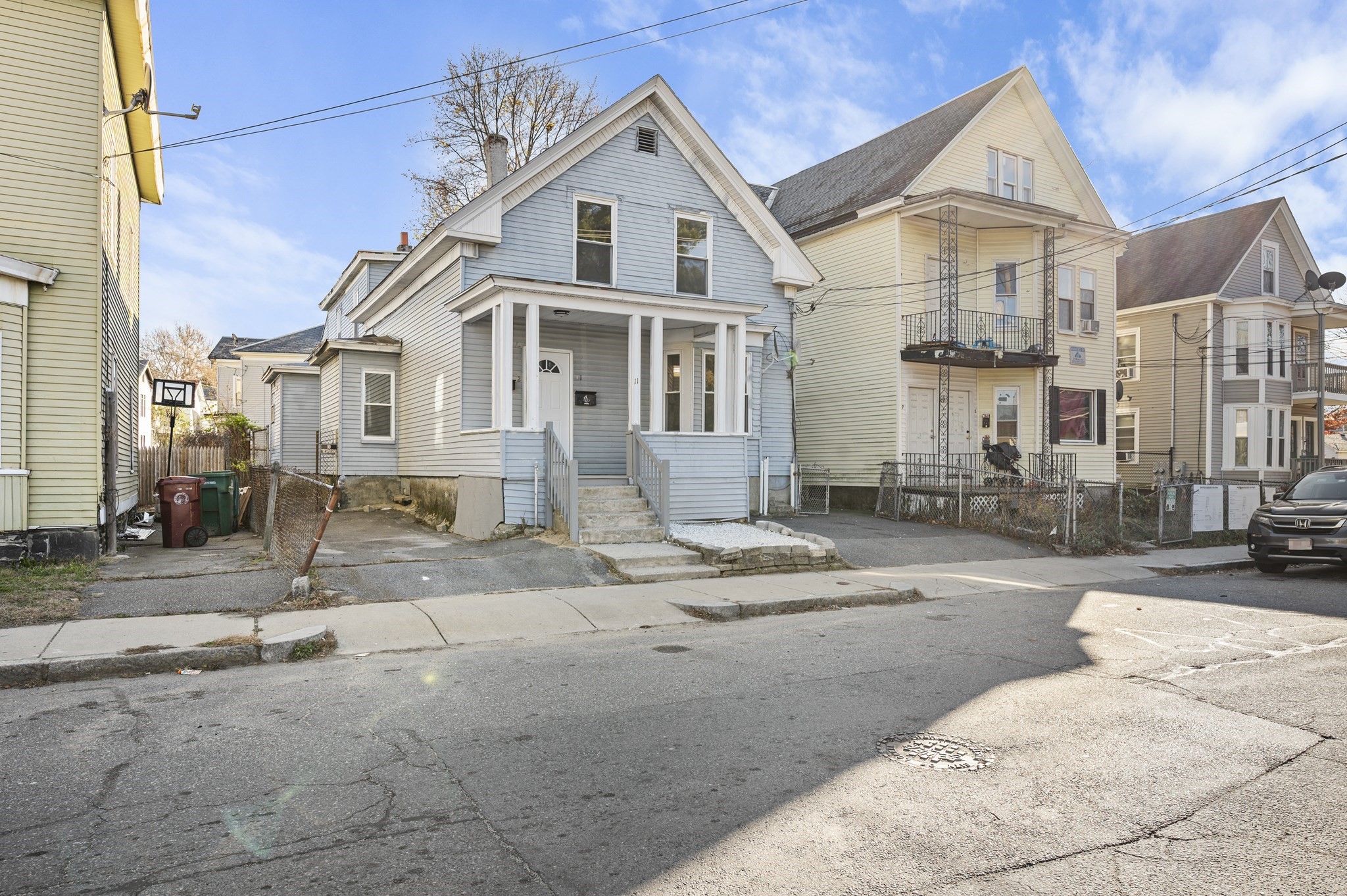 11 Hampshire St, Lowell, MA 01850