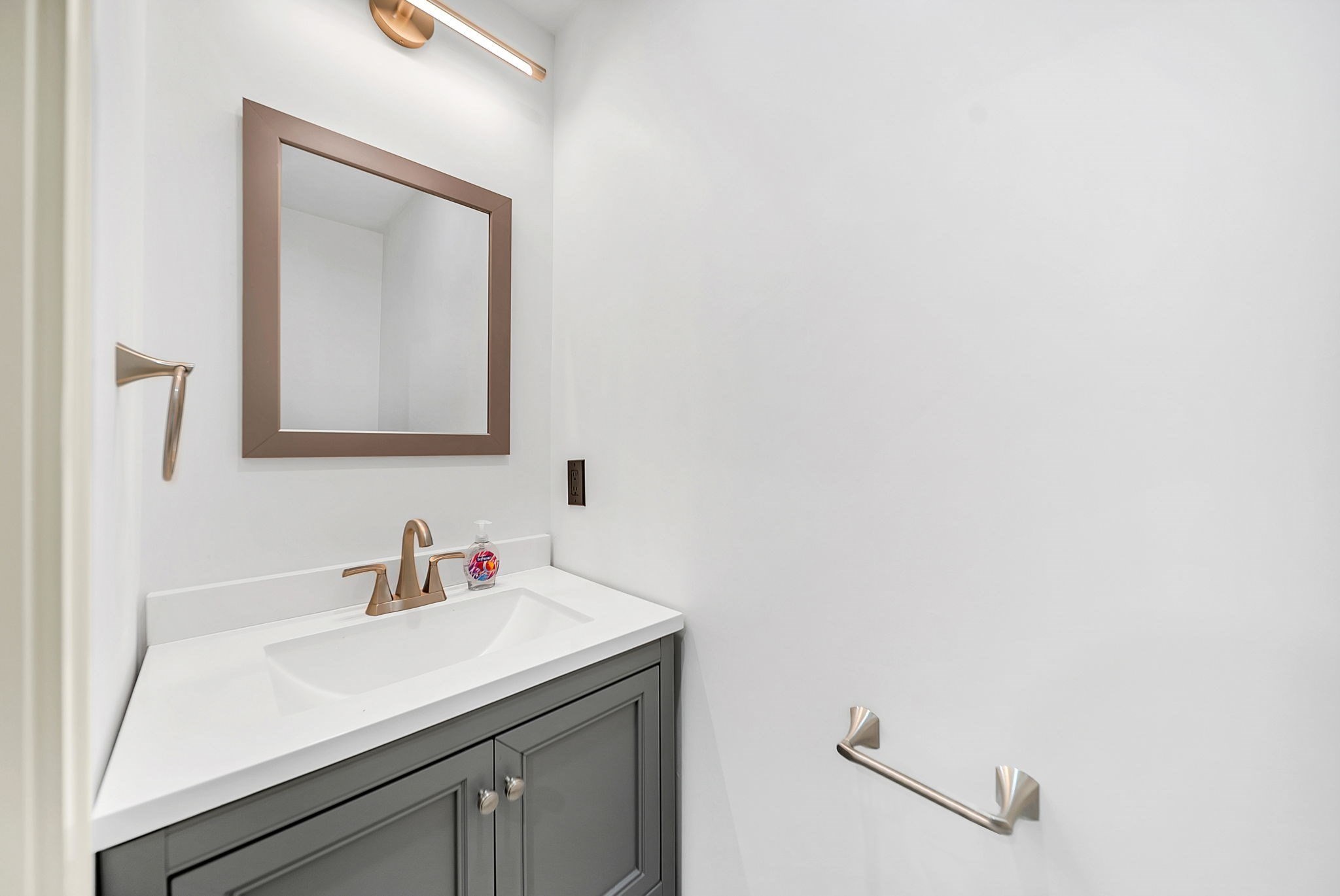 25 Shaw Rd, Wellesley, MA 02481 - Image 8