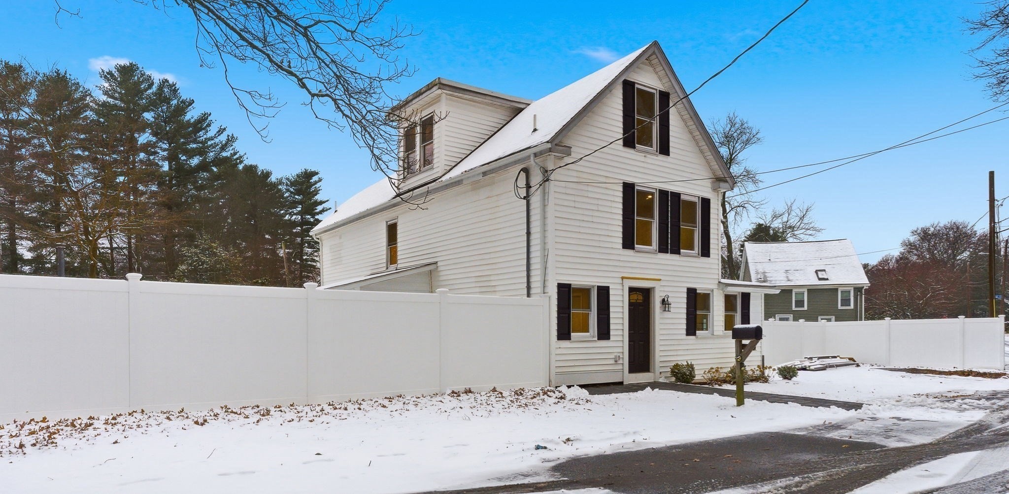 35 Oak St, Tewksbury, MA 01876