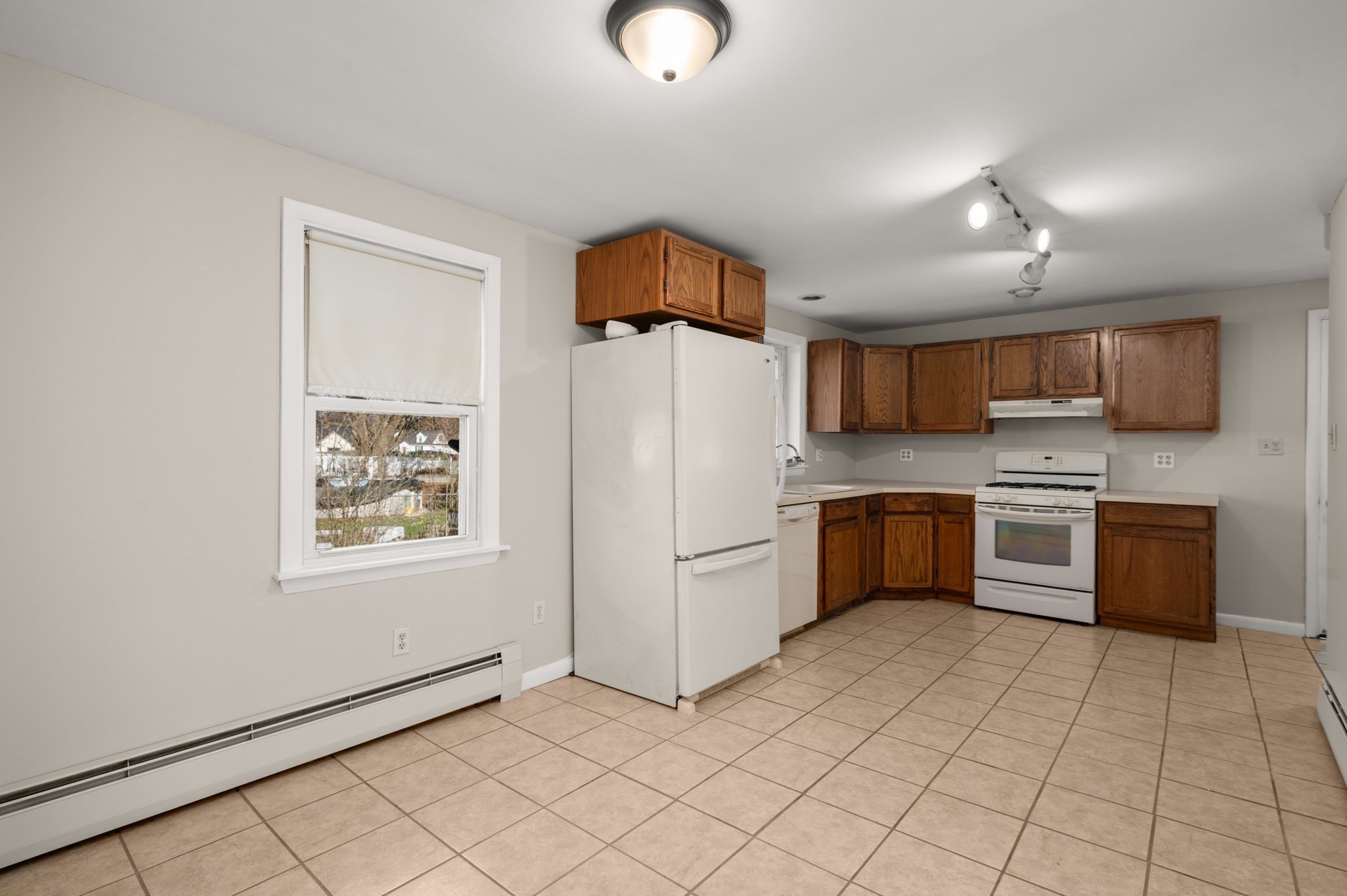42 Beresford St, Lawrence, MA 01843 - Image 4
