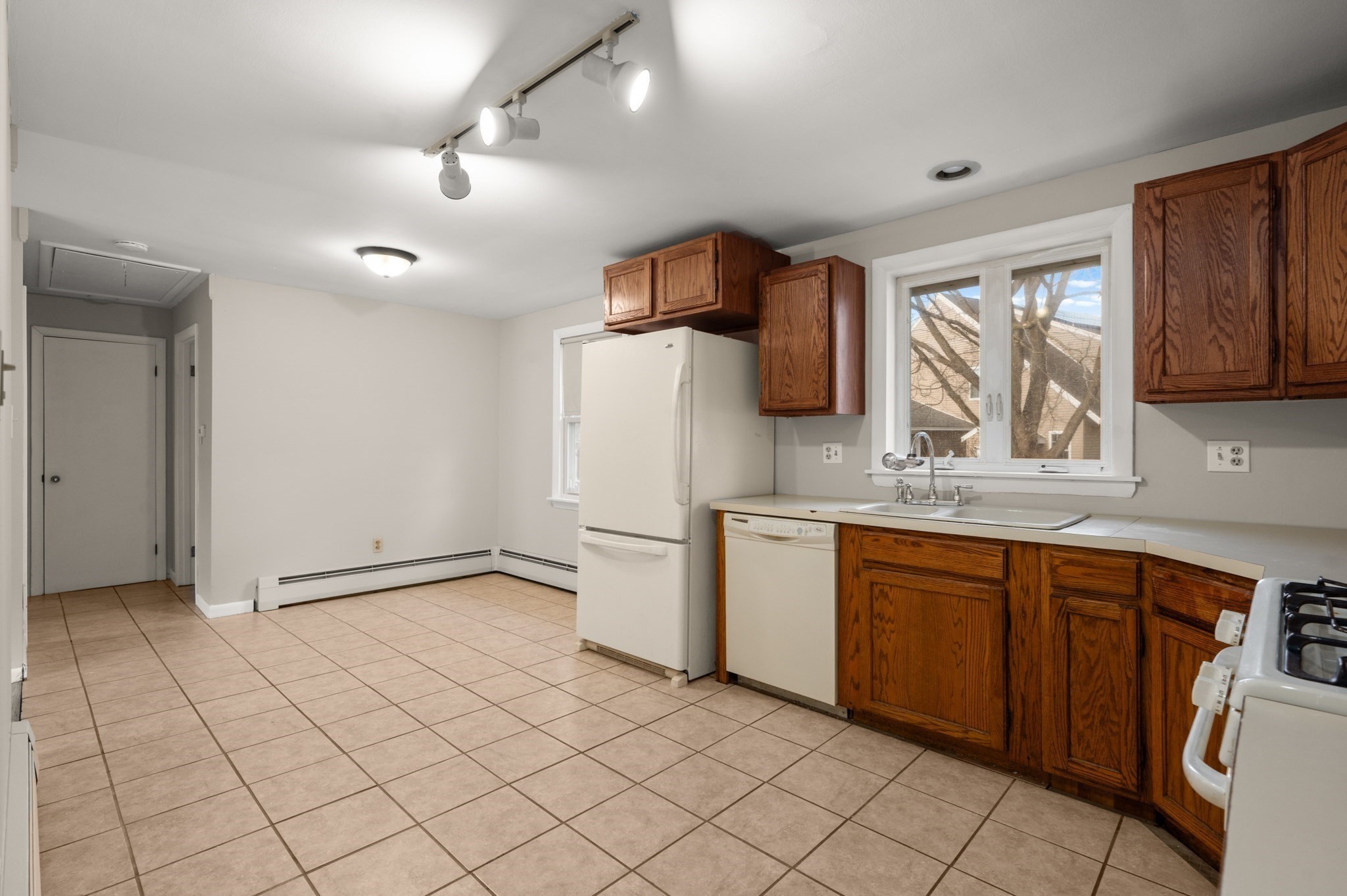 42 Beresford St, Lawrence, MA 01843 - Image 5