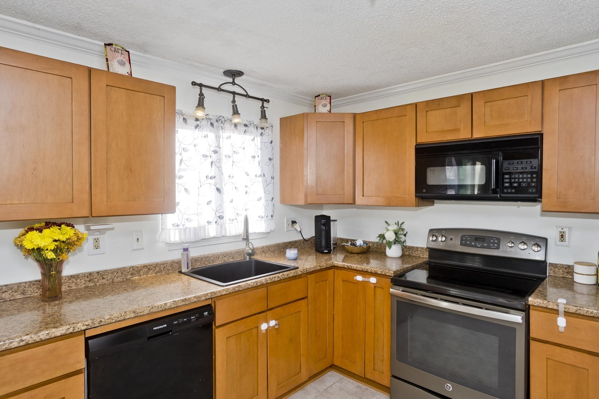 66 Sheri Ln Unit 66, Agawam, MA 01001 - Image 4