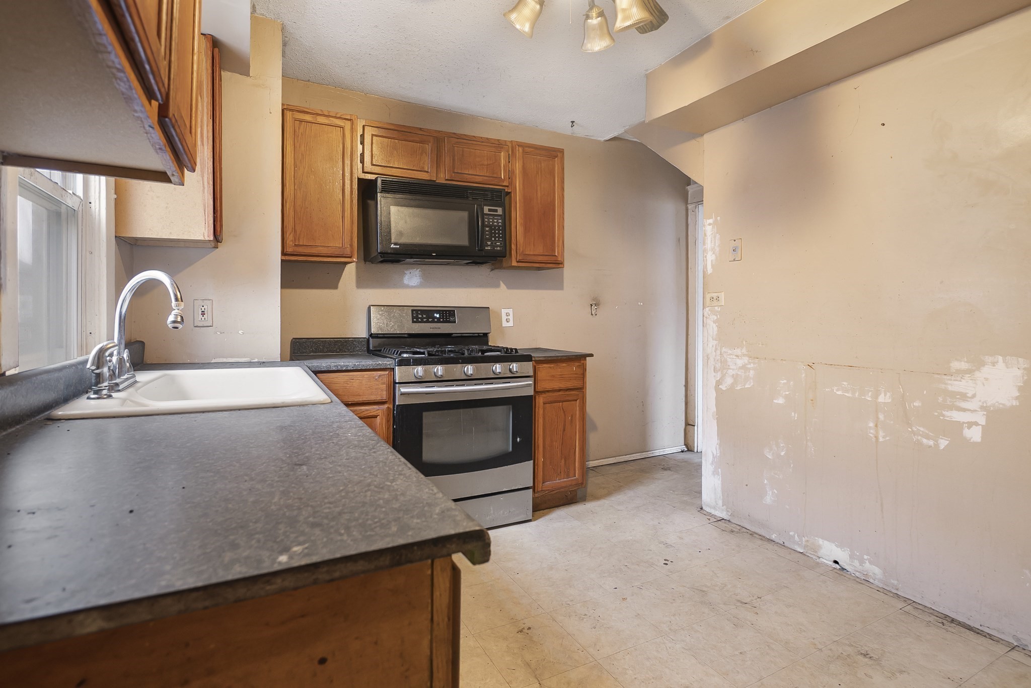 62 Kenyon St, Springfield, MA 01109 - Image 9