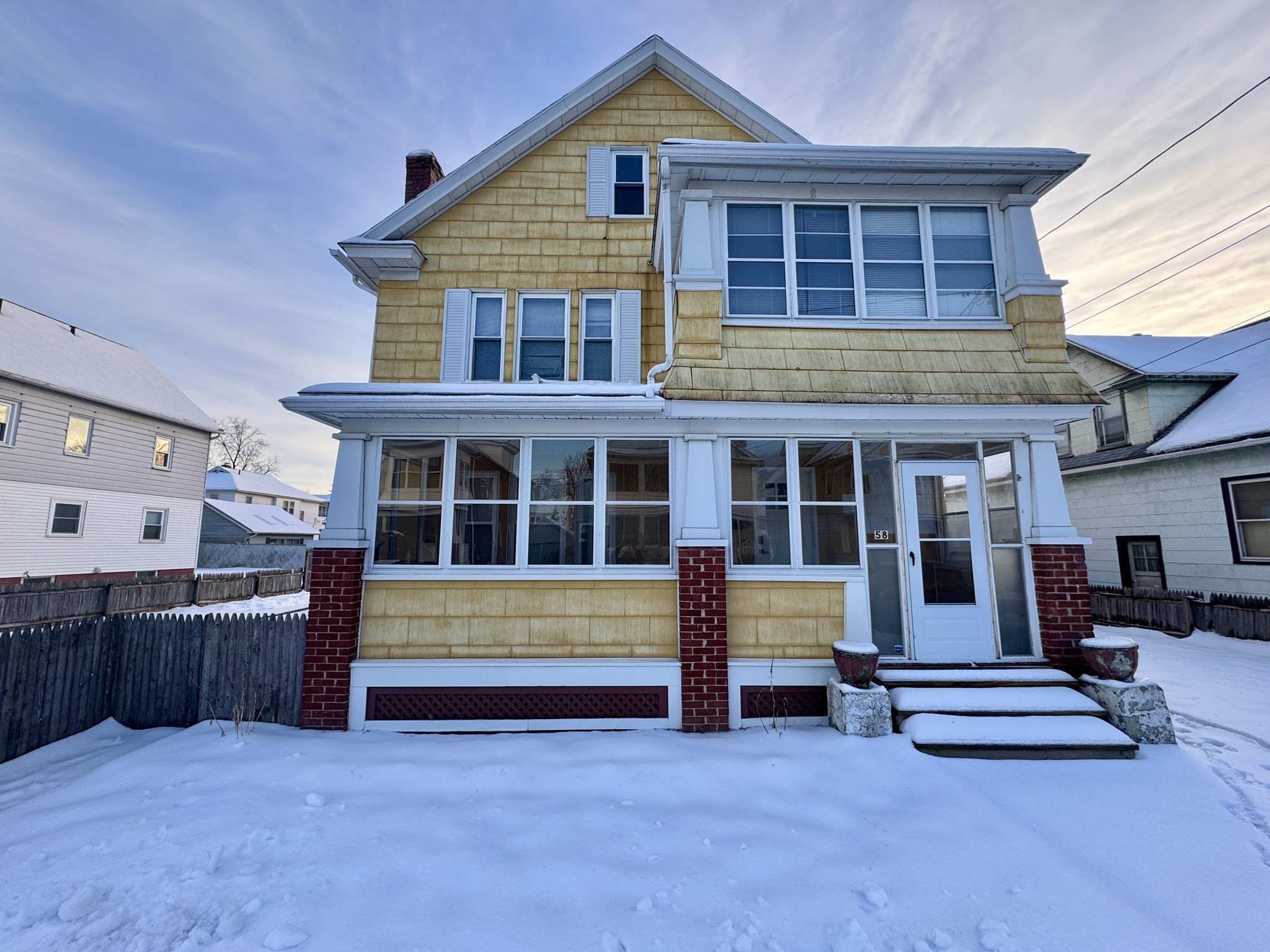 58 Brookline Ave, Holyoke, MA 01040