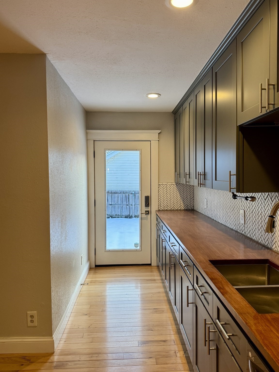 58 Brookline Ave, Holyoke, MA 01040 - Image 8