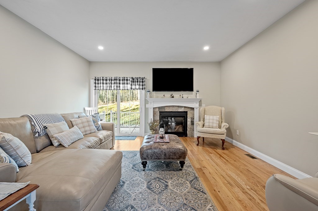 33 Brown Bear Ln Unit 33, Milford, MA 01757 - Image 9