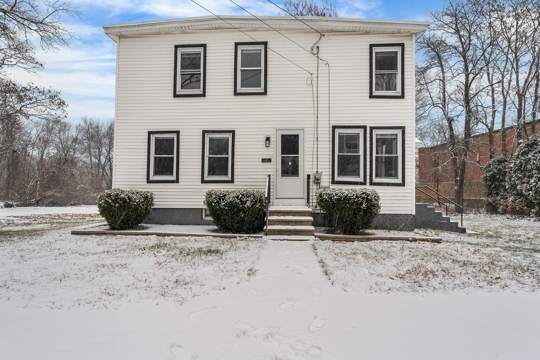 53 Woodbine St, Chelmsford, MA 01824