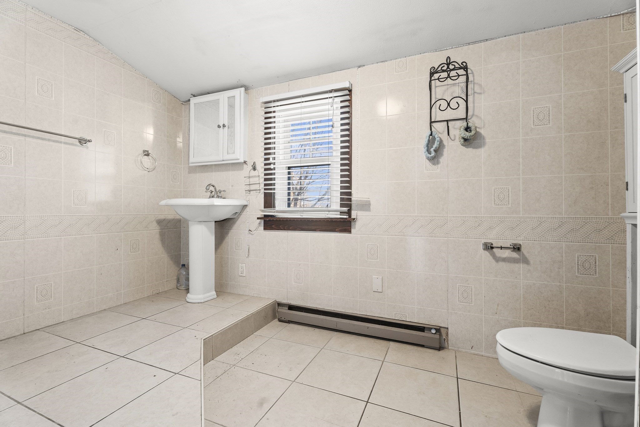 861 Grattan St, Chicopee, MA 01020 - Image 24