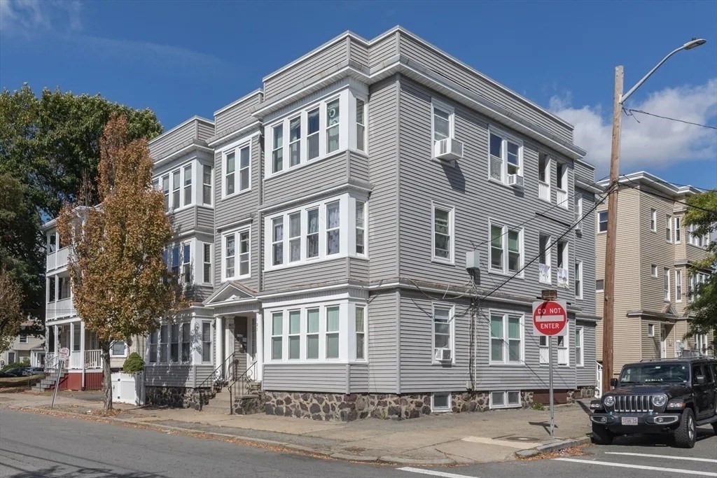 121 Johnson St Unit 3L, Lynn, MA 01902